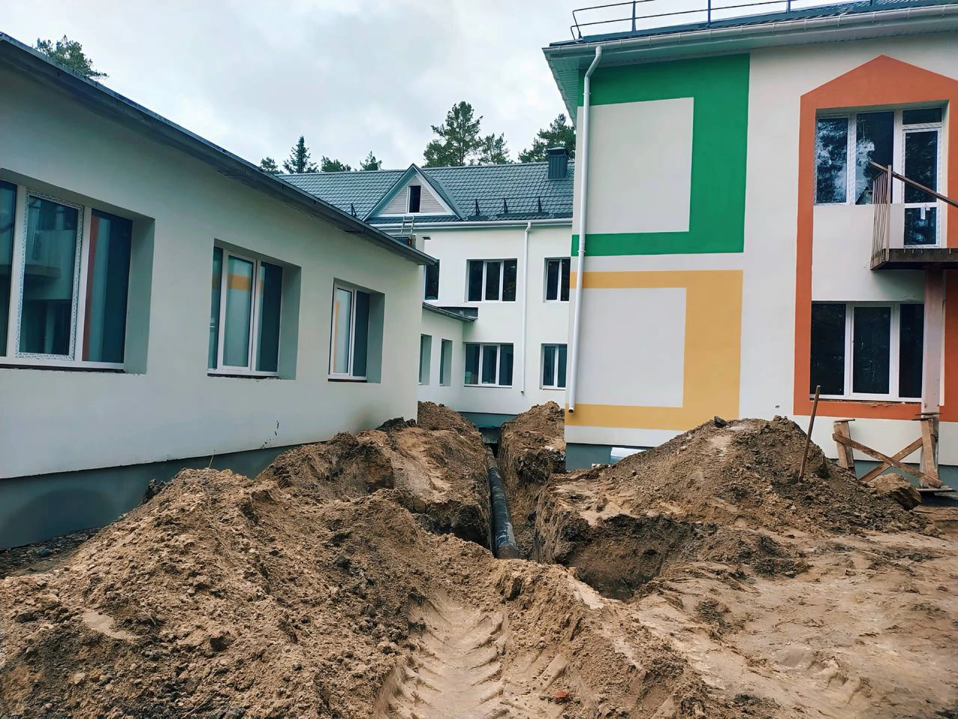 Дитсадок «Лісова казка» на Чернігівщині відбудовують після прильотів снарядів і ракет