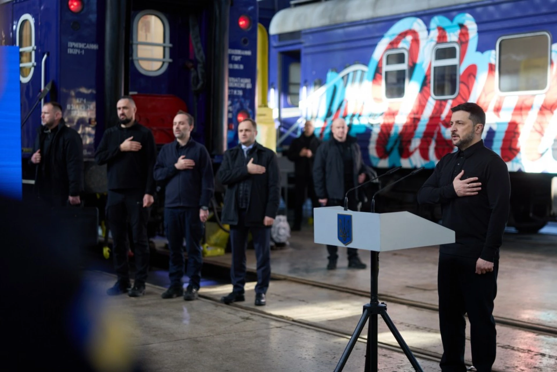 Зеленський зустрівся із залізничниками та привітав їх з професійним святом