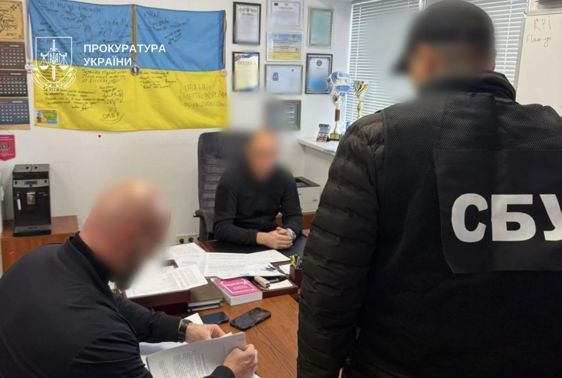 Посадовців Київської митниці затримали під час отримання хабаря за розмитнення авто