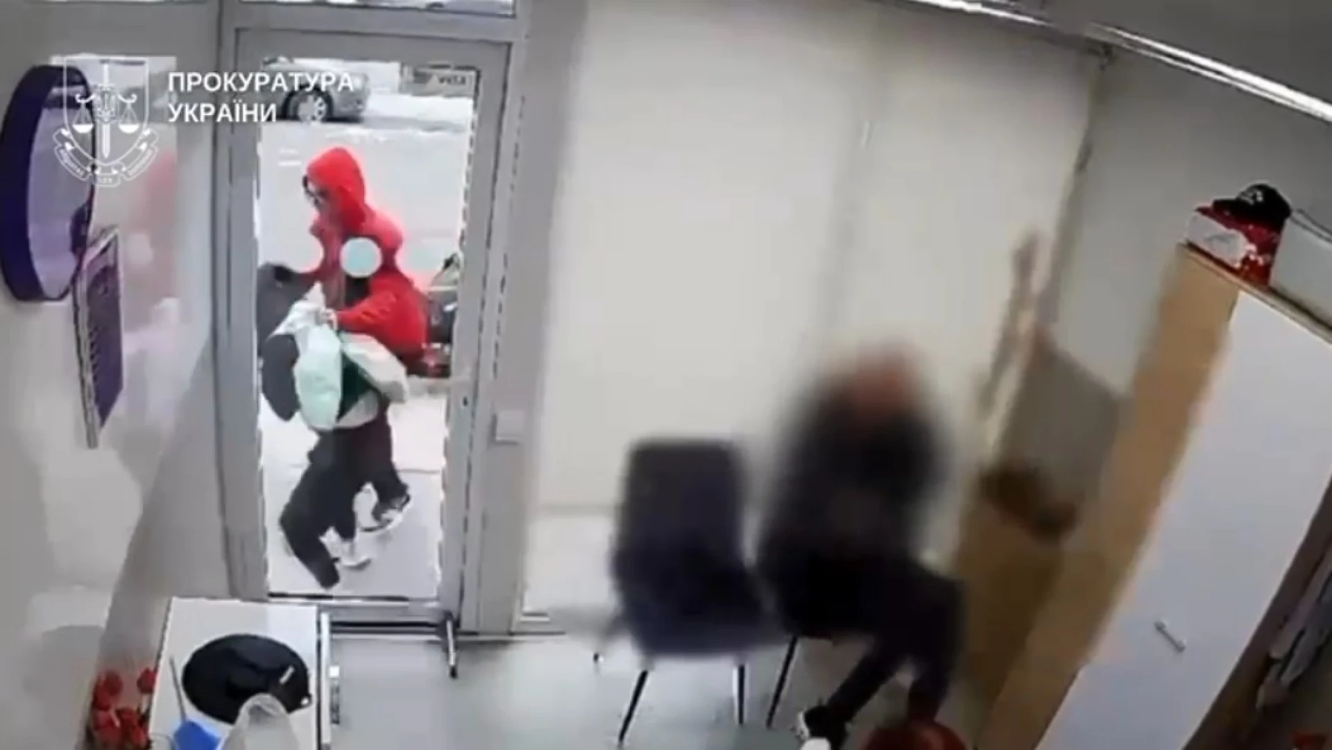 Киянина, який плював жінкам з дітьми в обличчя та тягав за волосся, засудили до 5,6 років в’язниці