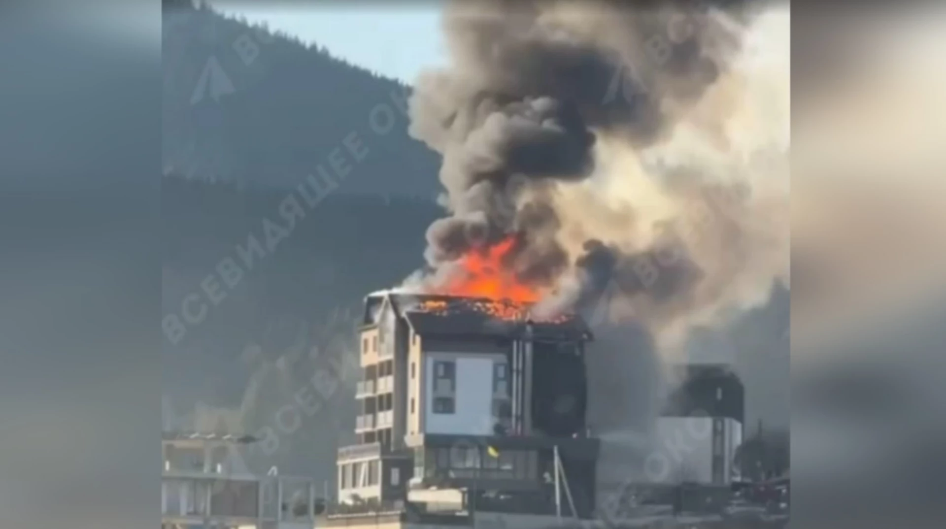 Горить готель у Буковелі