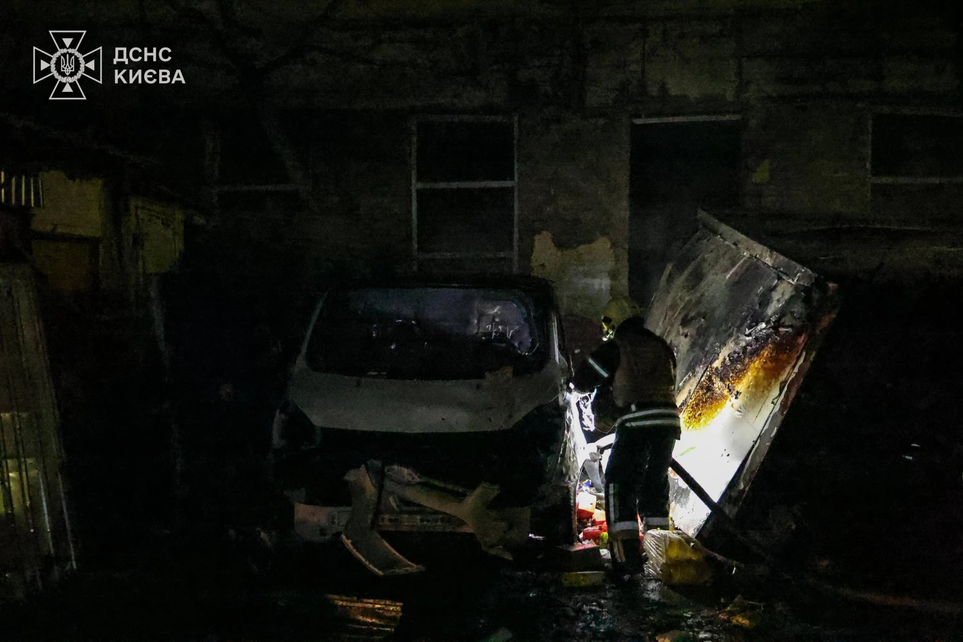 Вибухи у Києві: уламки спричинили пожежі у столиці