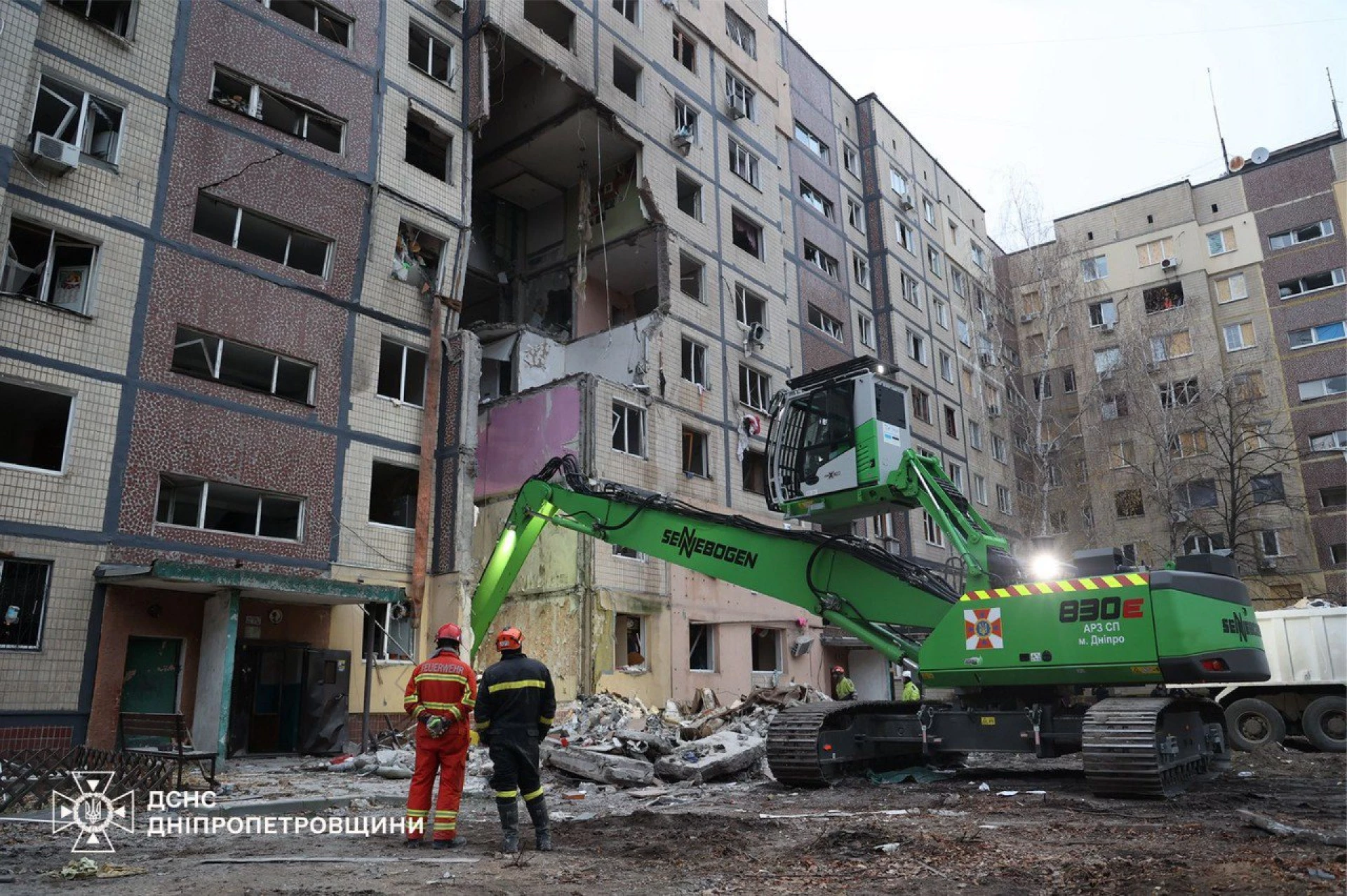 У Дніпрі оголошена жалоба. Показали перші хвилини після прильоту в будинок