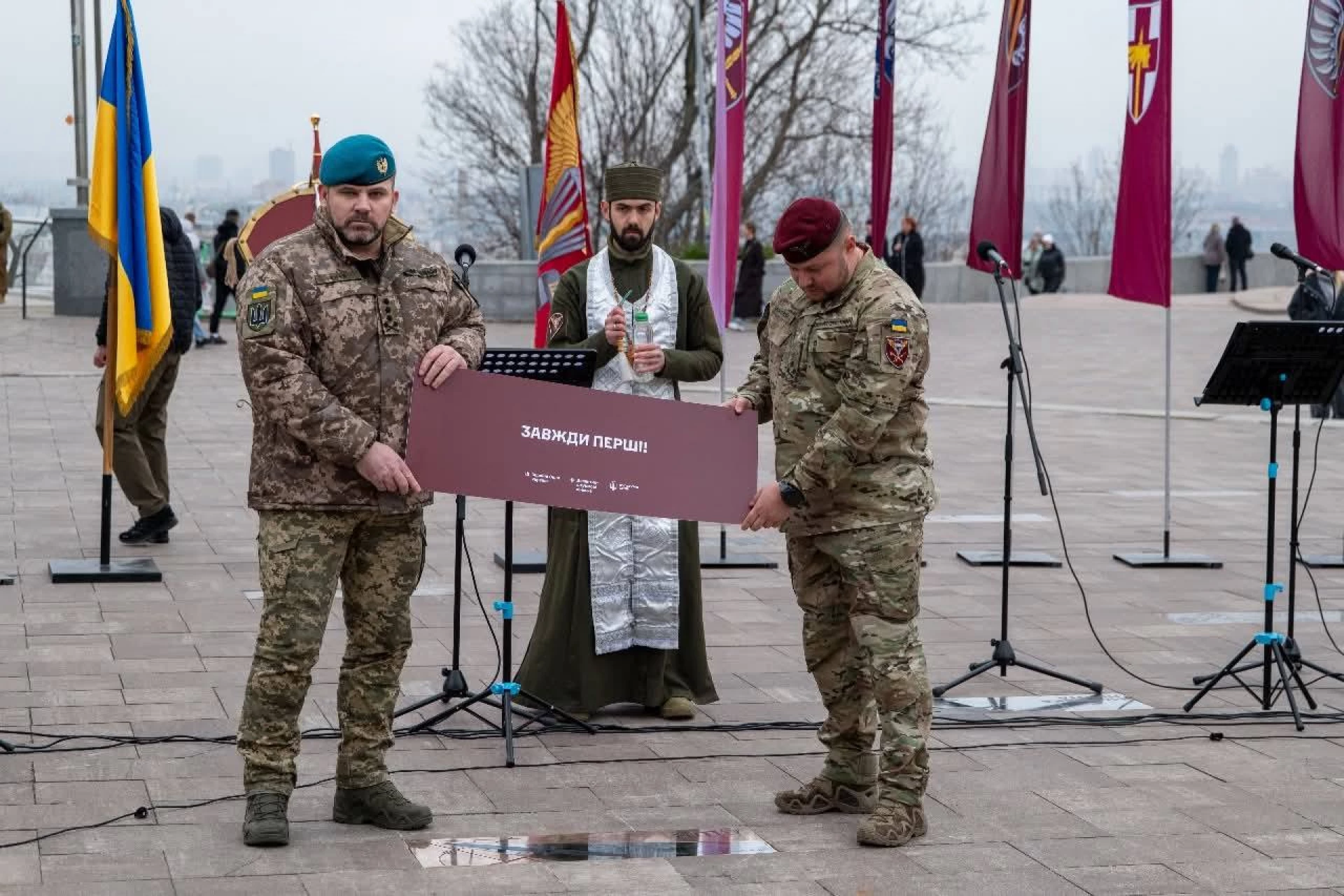 У столиці відкрили пам’ятний знак Десантно-штурмовим військам ЗСУ