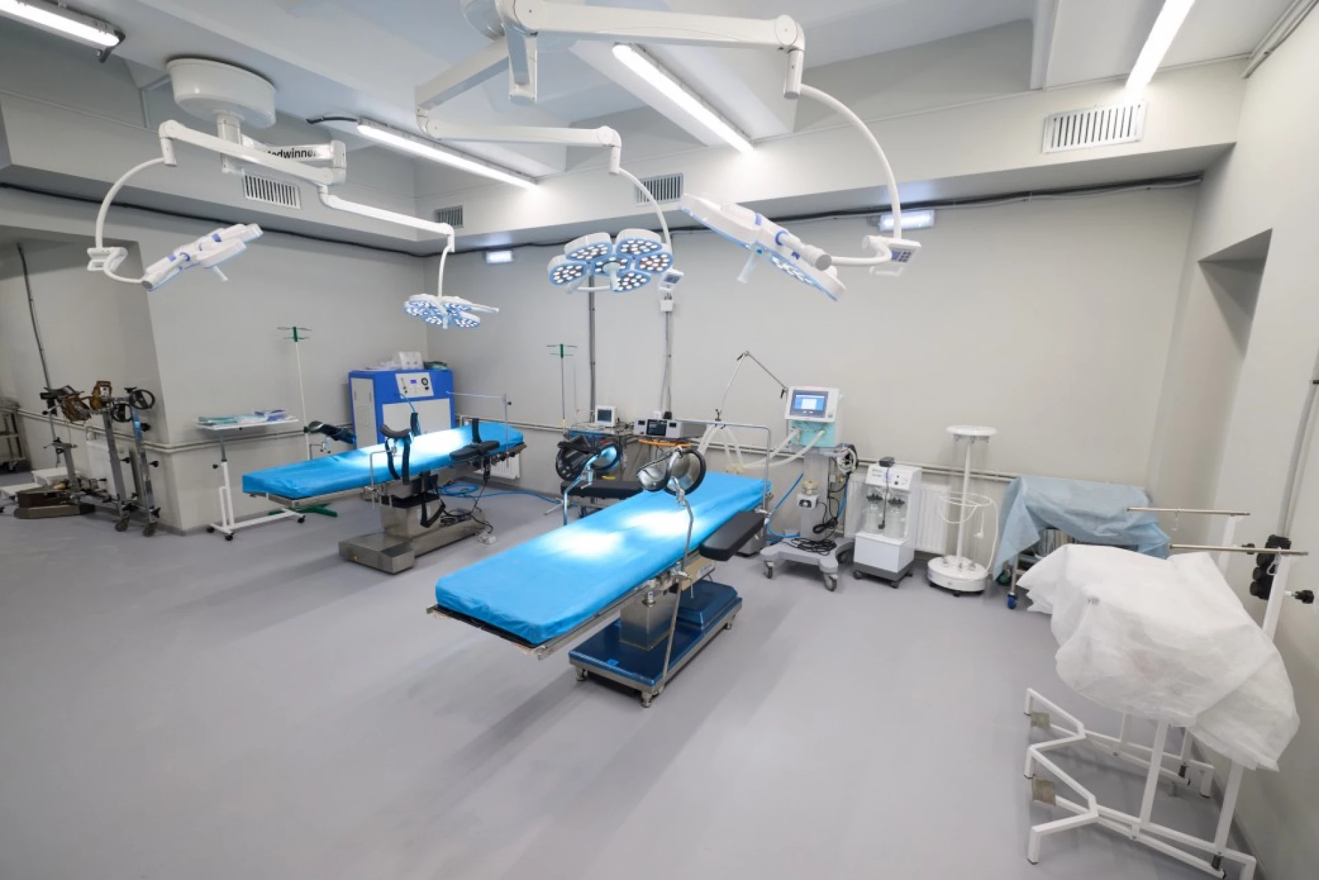 У Херсоні Зеленському показали реанімацію під землею. Фото