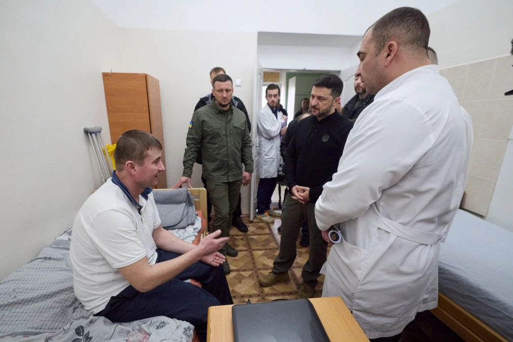 У Херсоні Зеленському показали реанімацію під землею. Фото