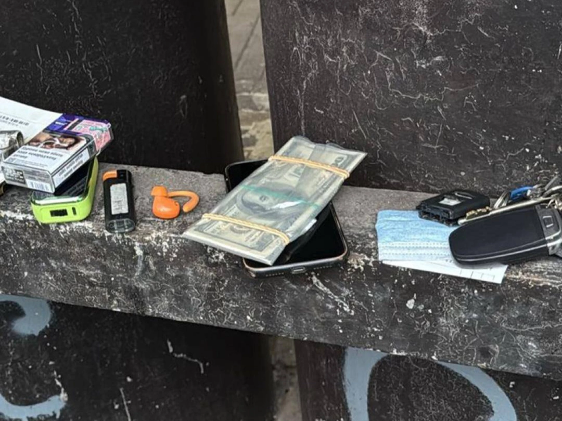 За 4 000 доларів обіцяв довезти до Румунії в багажнику: у Києві затримали підприємця