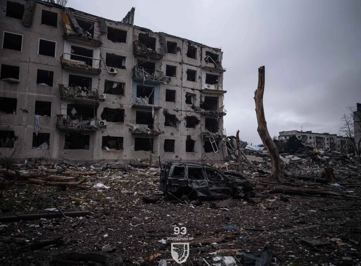 Майже 5 тисяч людей залишається у Костянтинівці, куди рвуться росіяни. Фото з міста