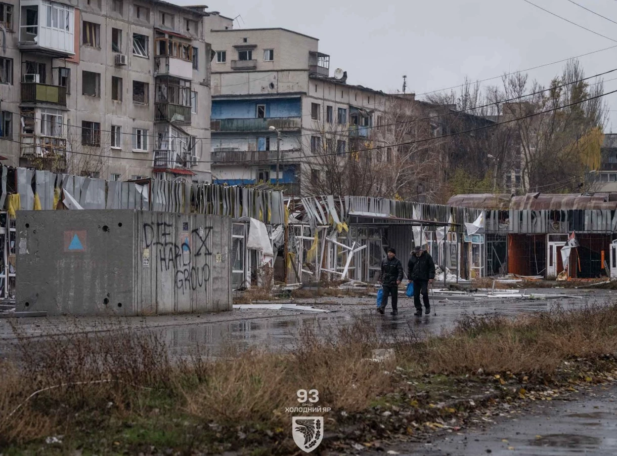 Майже 5 тисяч людей залишається у Костянтинівці, куди рвуться росіяни. Фото з міста