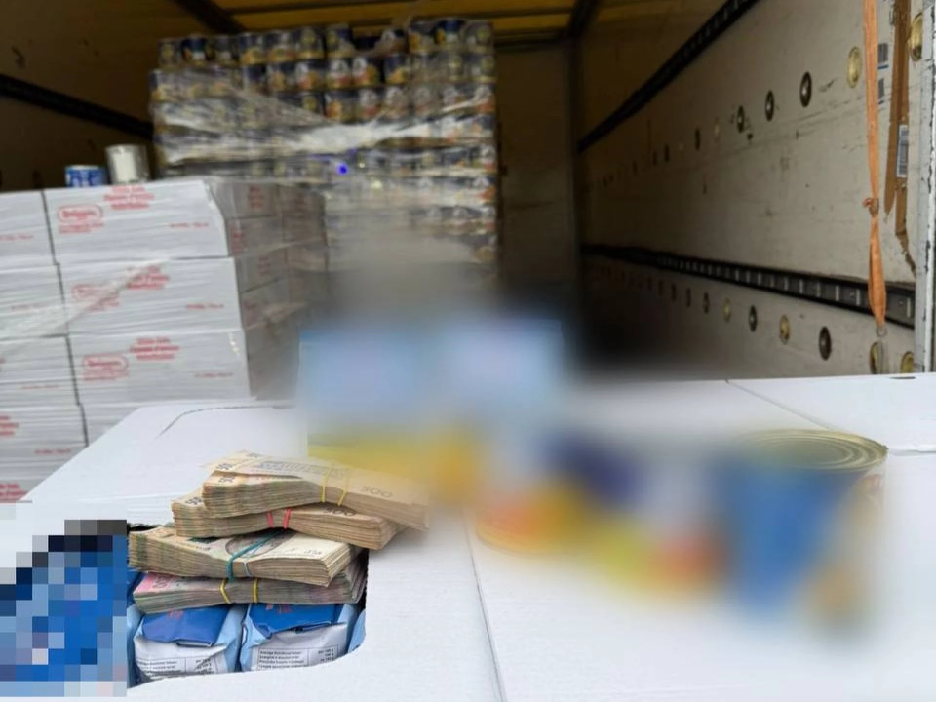 Контрафактні пластівці, консерви й згущене молоко: на Київщині ліквідували підпільне виробництво