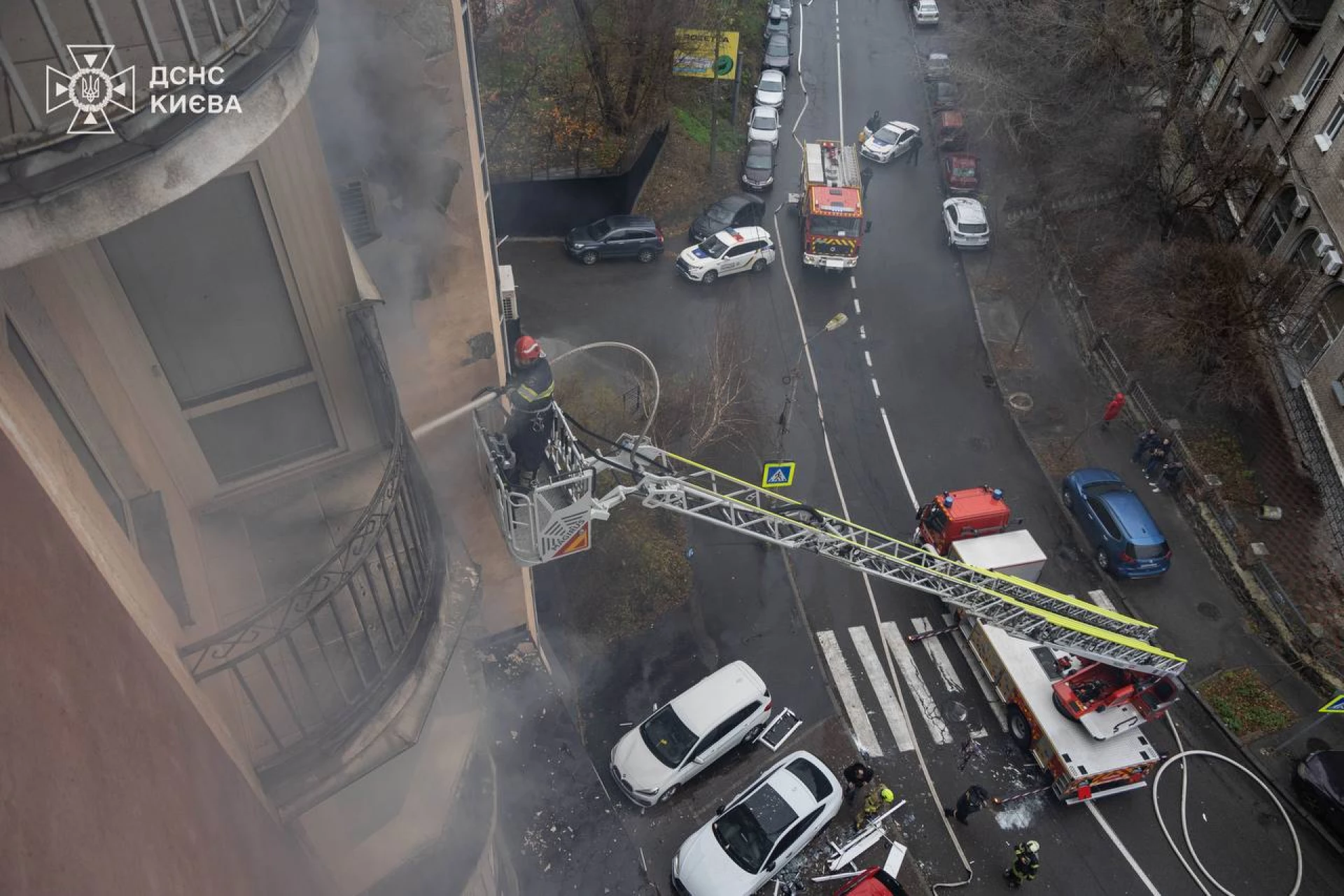 Вибух зарядної станції: в ДСНС назвали попередню причину вибуху в Києві