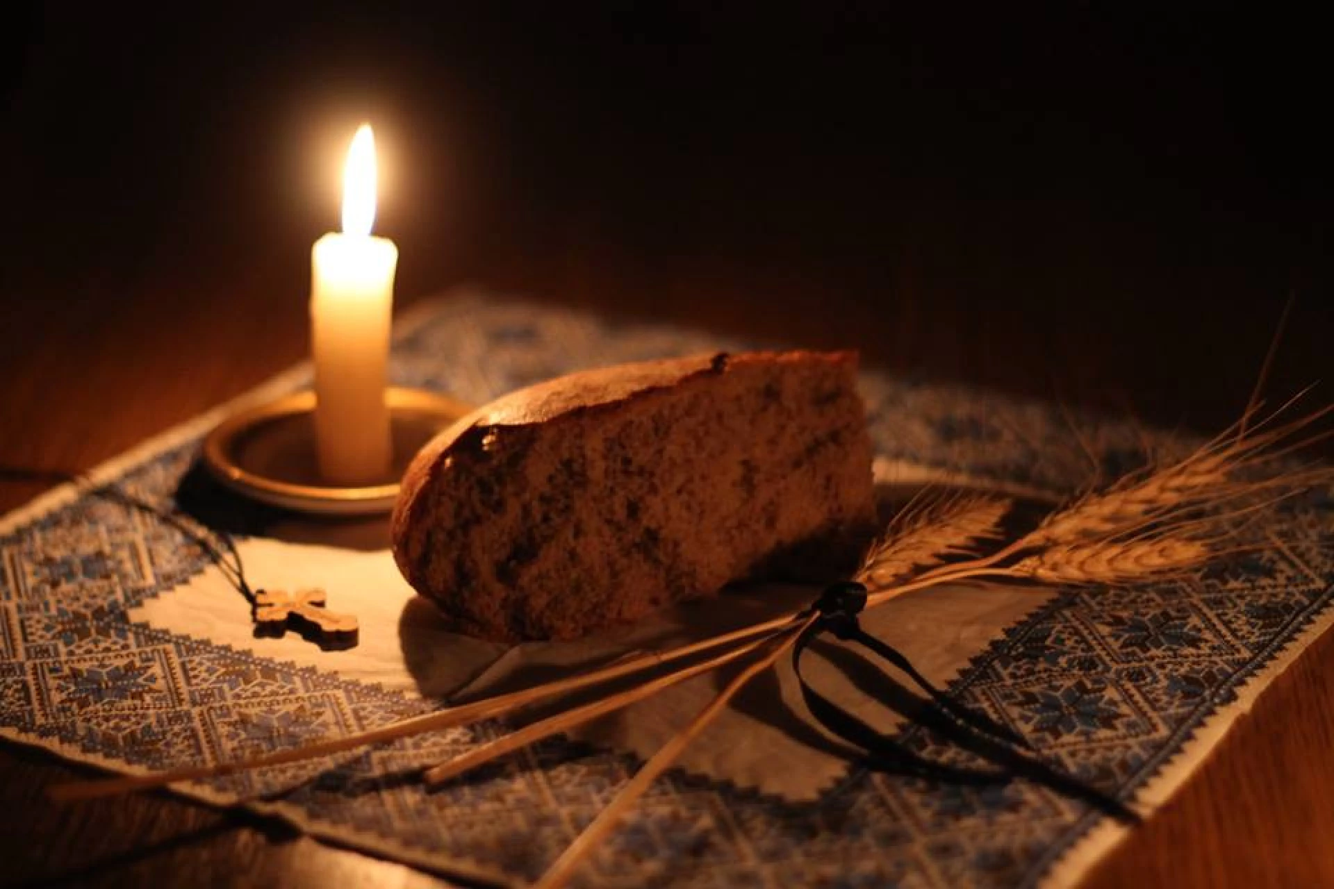 Запали свічку пам’яті: Україна вшановує жертв Голодомору