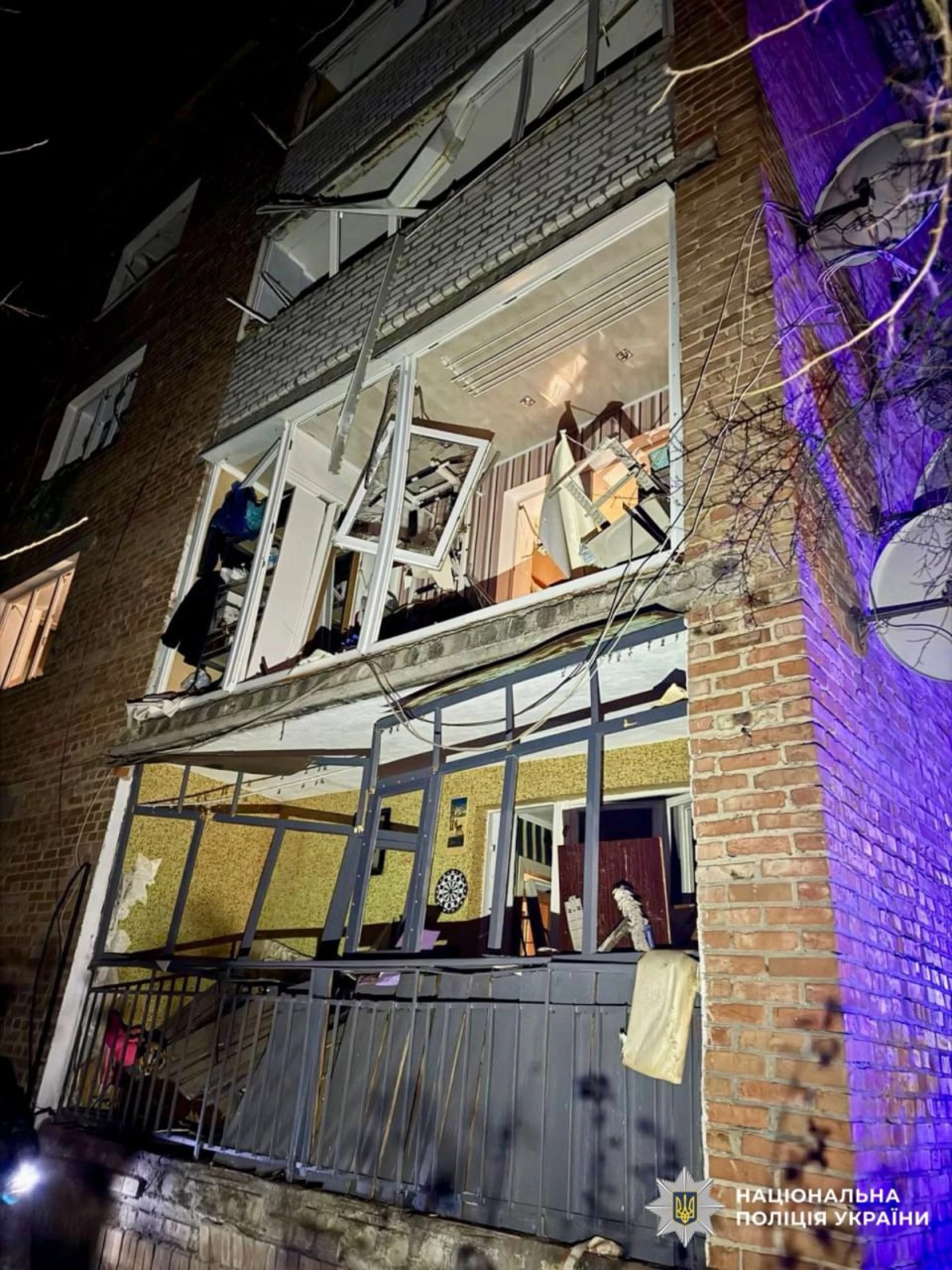 Постраждала дитина, пошкоджені будинки та автівки: поліція Київщини працює на місцях атаки окупантів