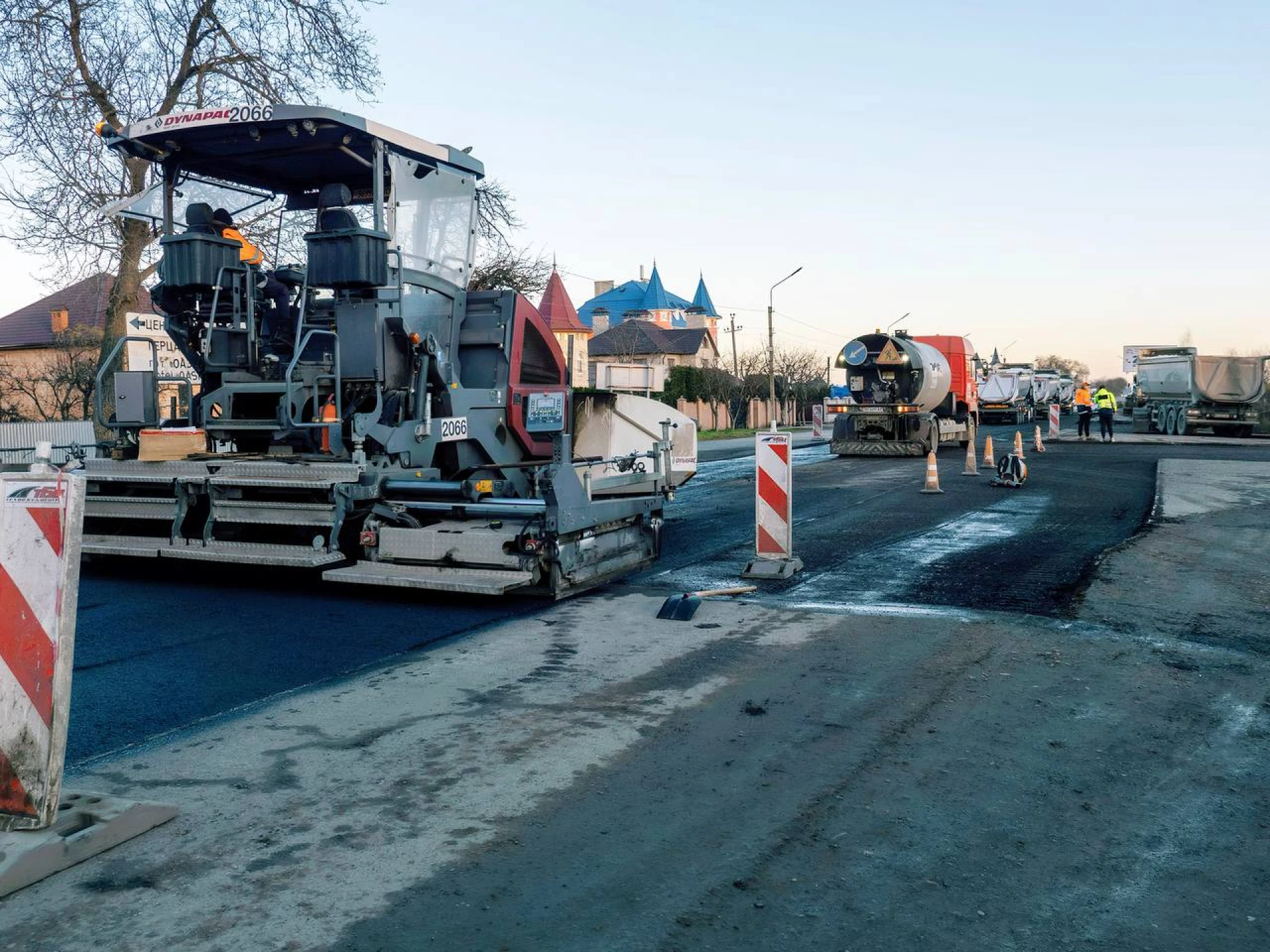 Ремонтують дорогу на під’їзді до Чернівців