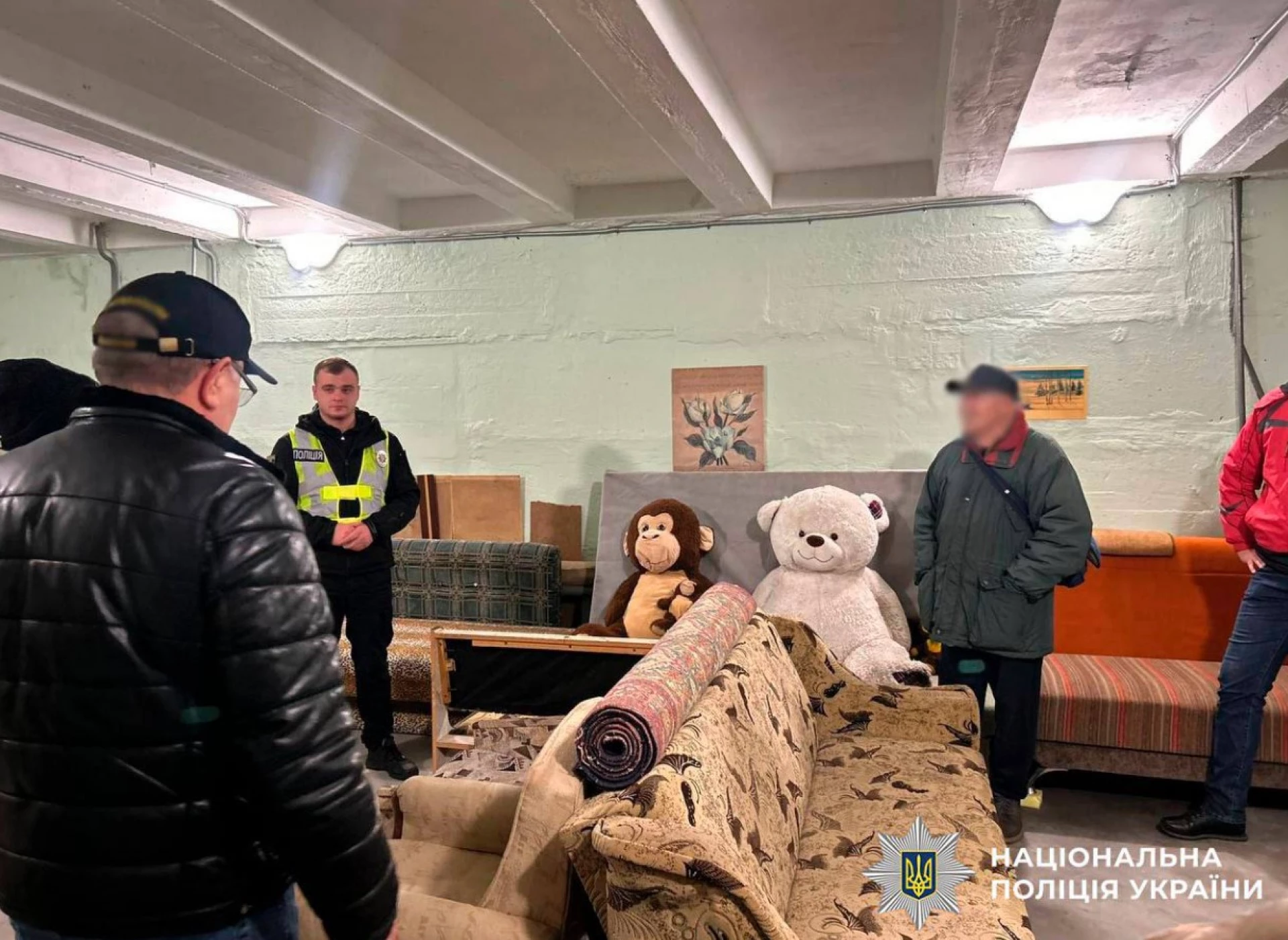 Скандал в укритті: склали адмінпротокол на пенсіонерку, яка не пустила в кімнату киянку з дитиною