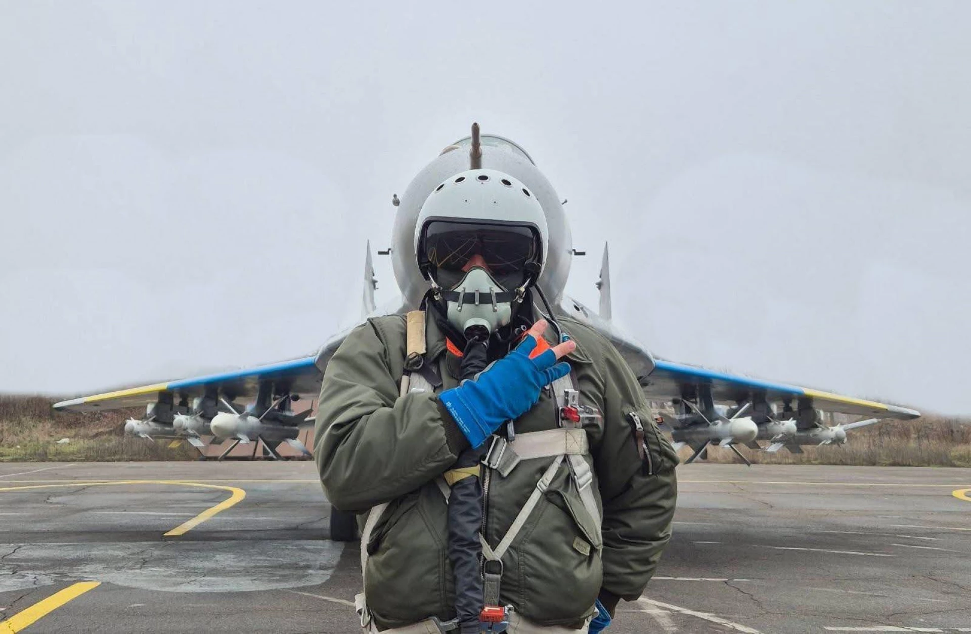 Після «приходу» крилатої ракети в літак дивом вижив та зміг вибратися з вогню: історія пілота-винищувача