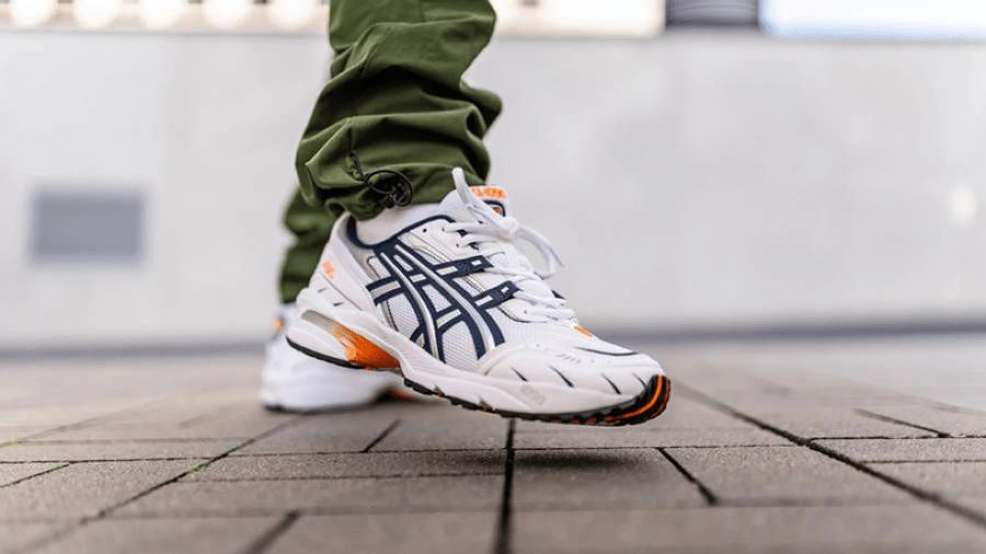 Чоловічі кросівки Asics: як обрати зручне та стильне взуття