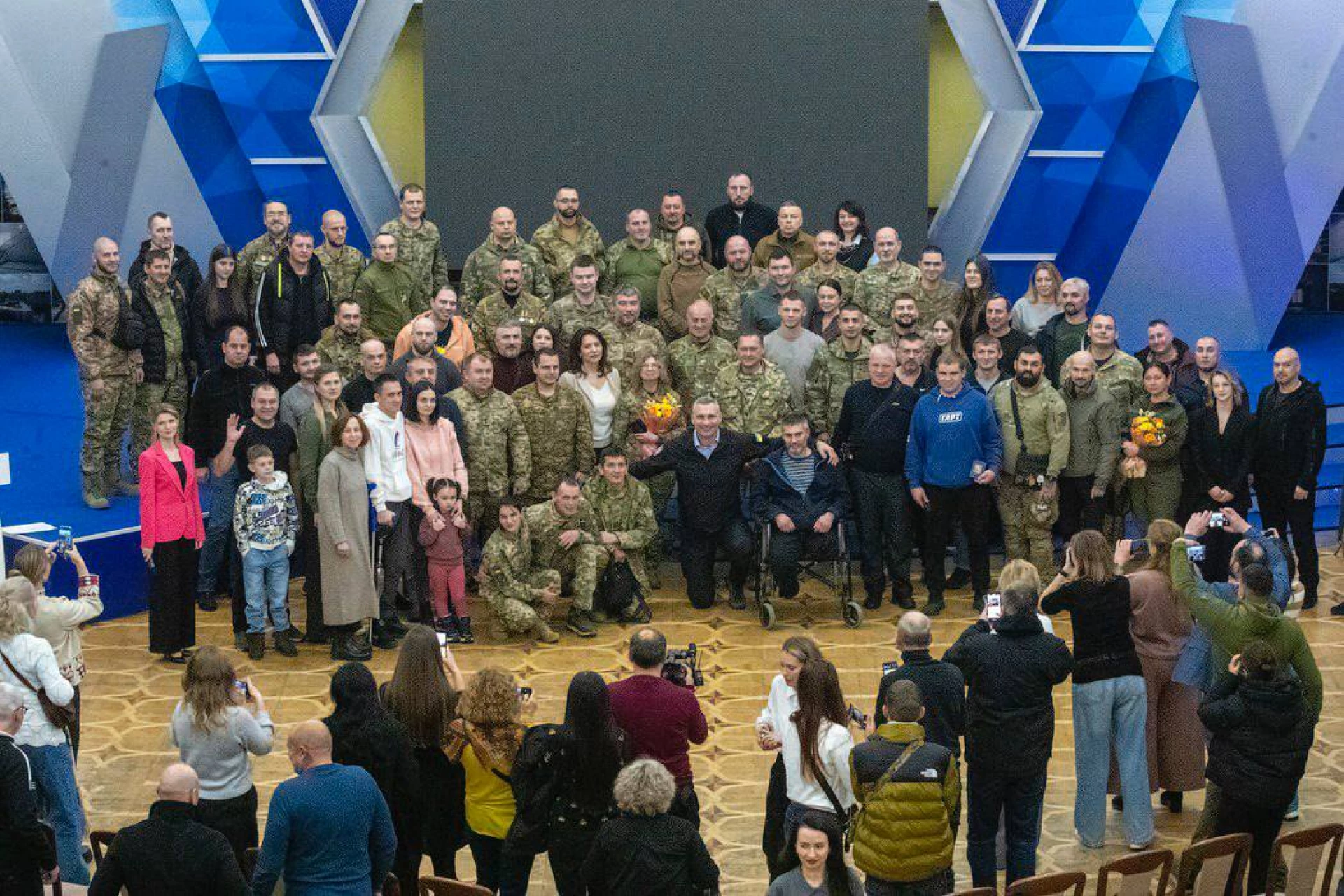 Захисникам у Києві вручили медалі від столиці