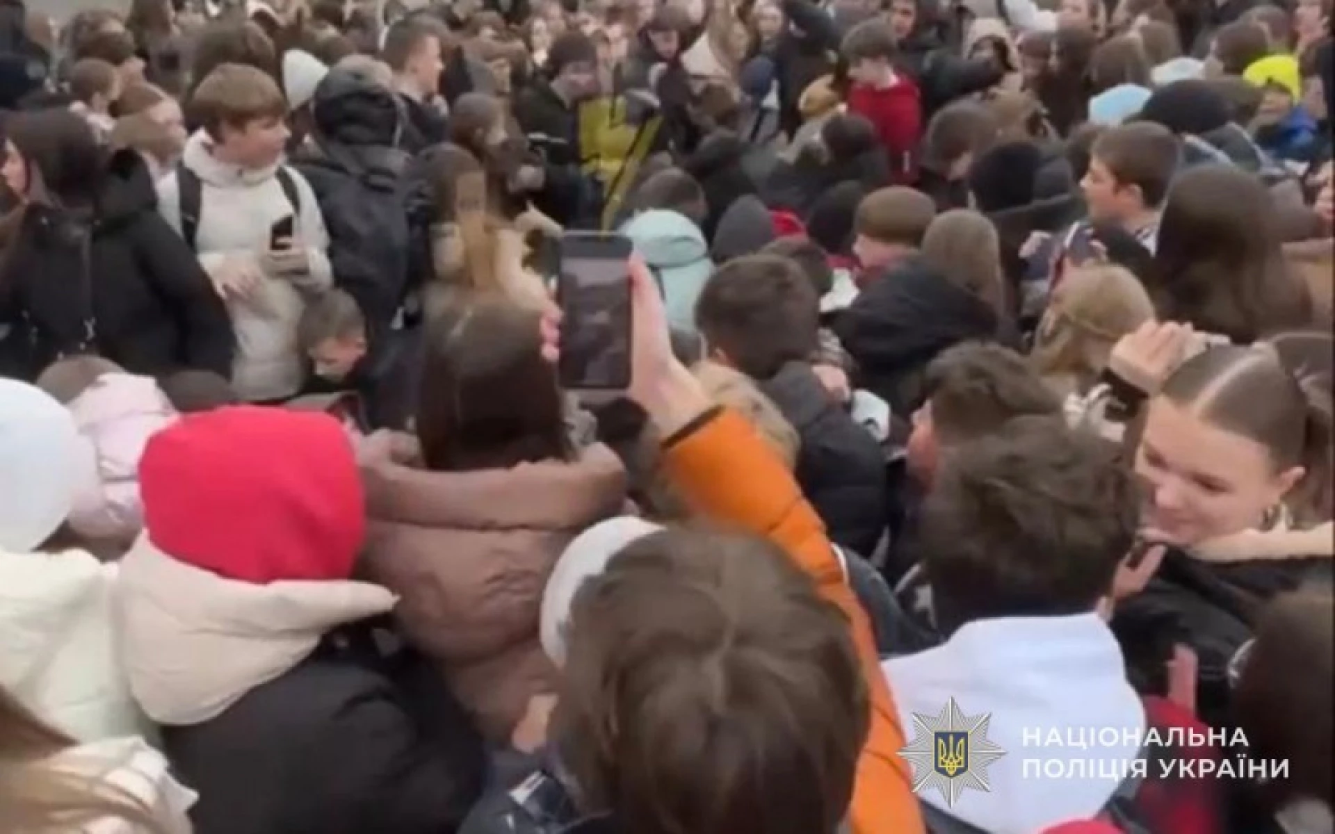 Під час роздавання бургерів у Тернополі травмувалися діти