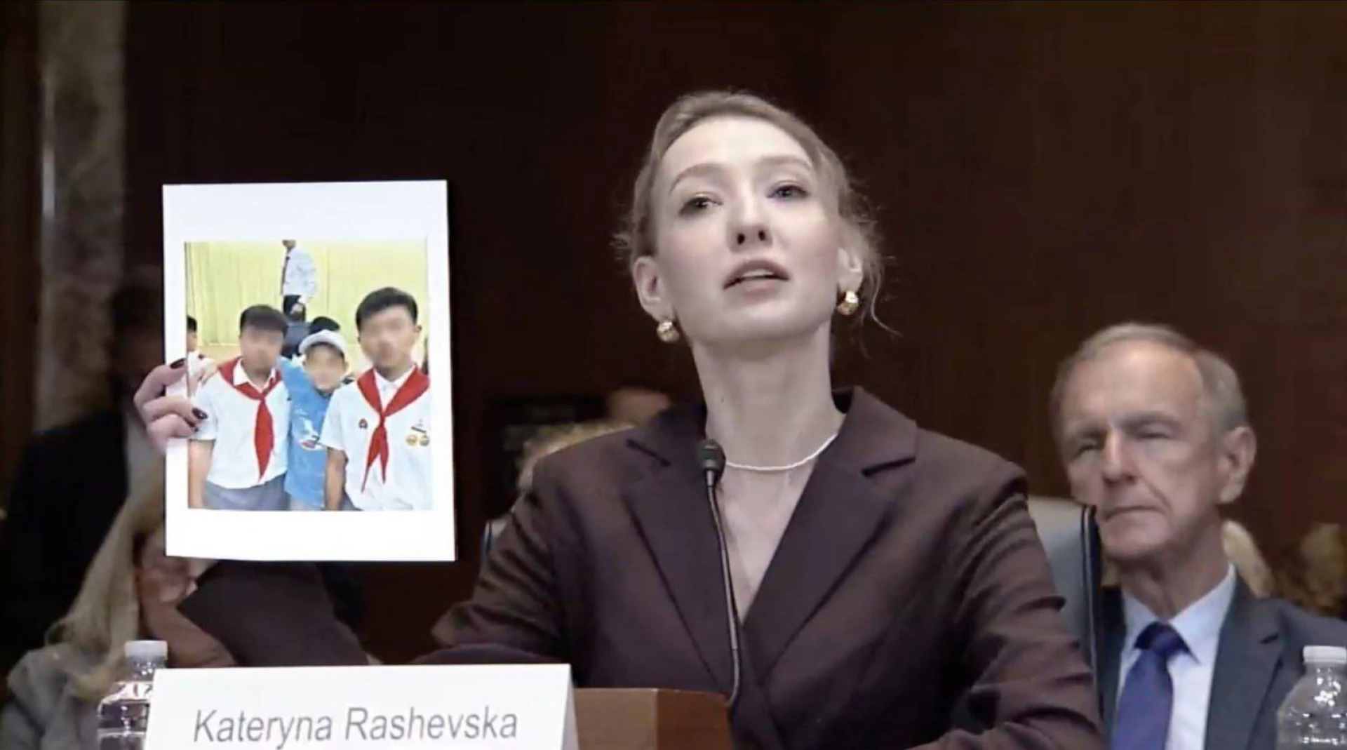 РФ вивозить деяких викрадених українських дітей до Південної Кореї та утримує їх у військових таборах