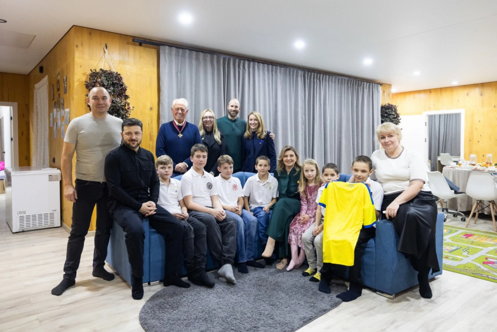 Президент і перша леді зустрілися з великою прийомною родиною на Київщині