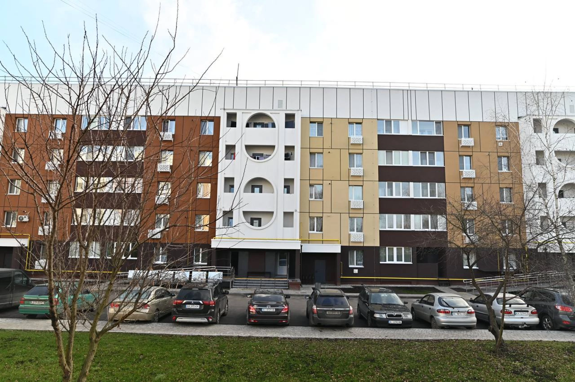 У Бородянці відновили ще шість багатоповерхівок