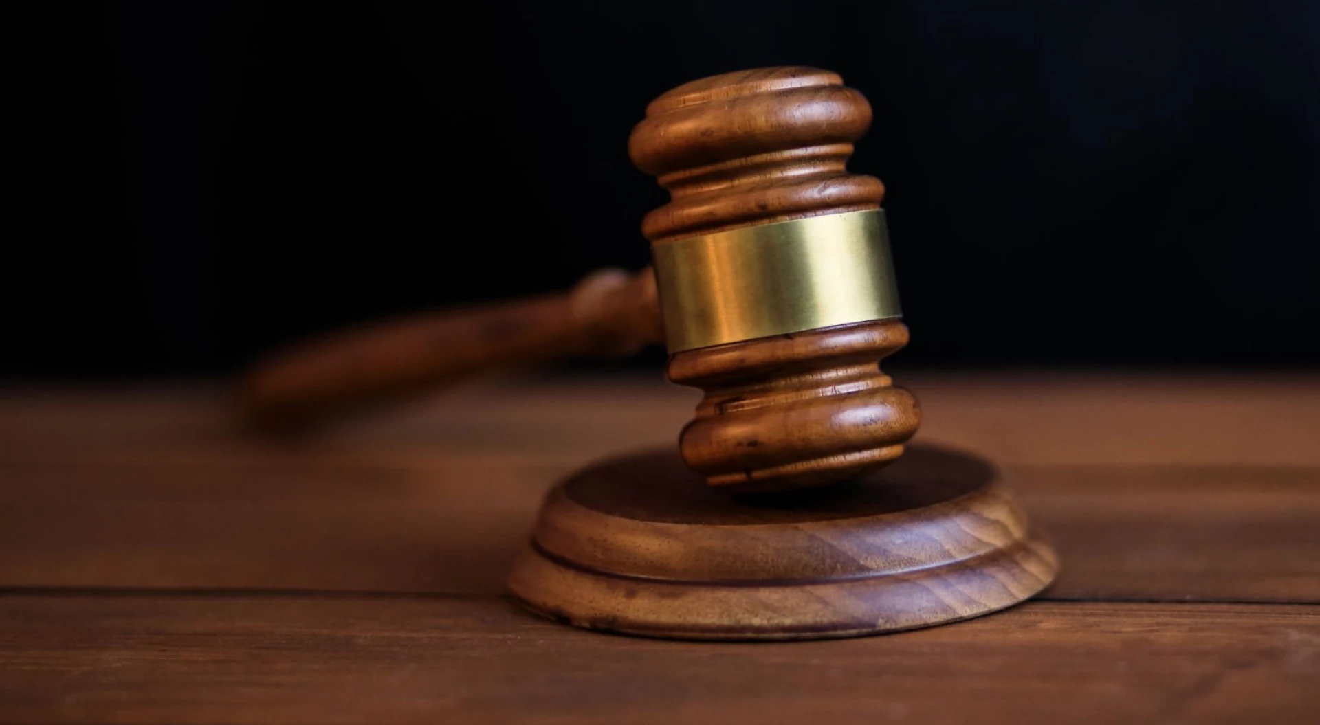 На Київщині тато з кумом вчиняли сексуальне насильство стосовно доньок