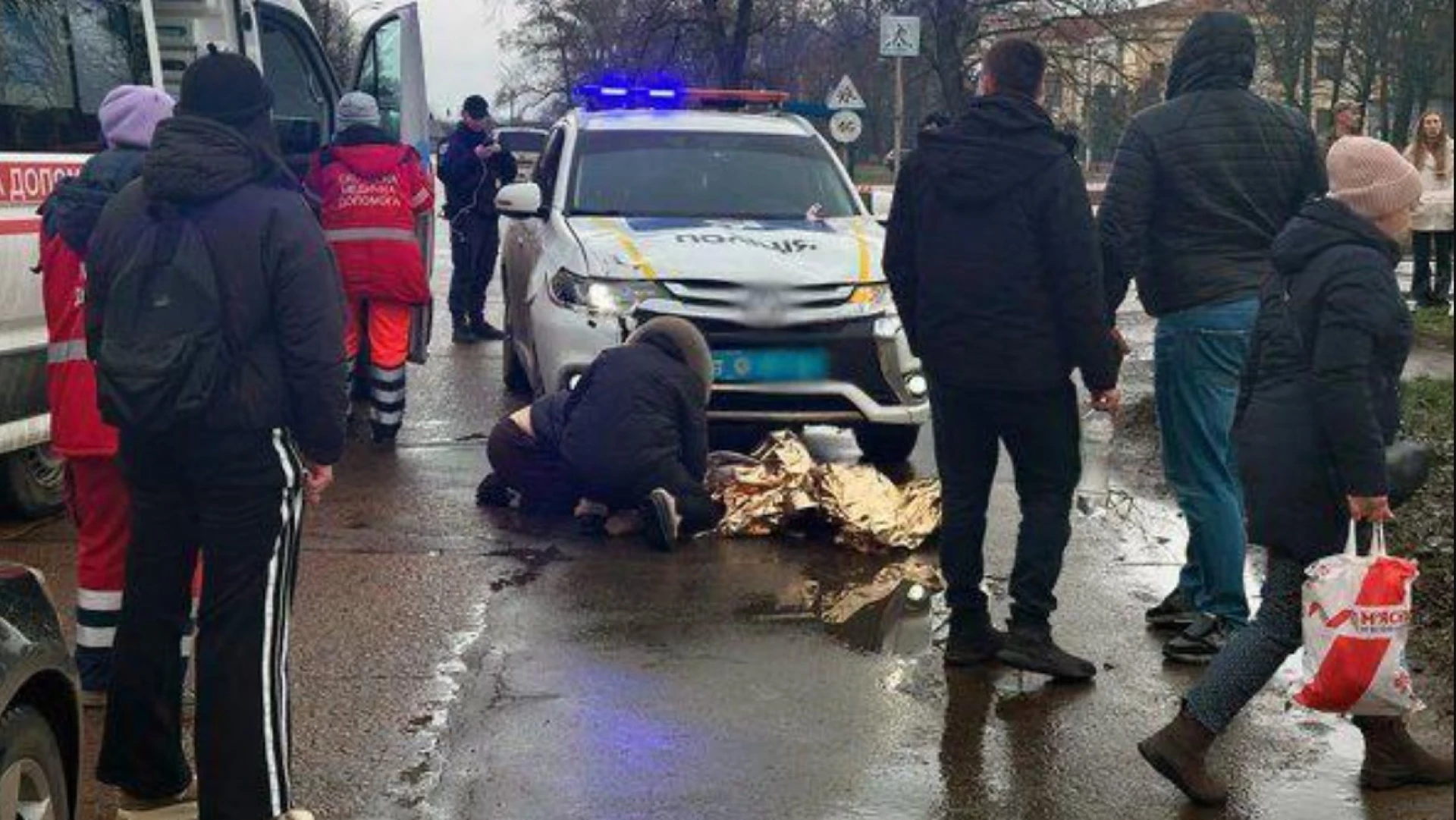 Розпочали розслідування ДТП у Прилуках, де наряд патрульних збив маму з дитиною