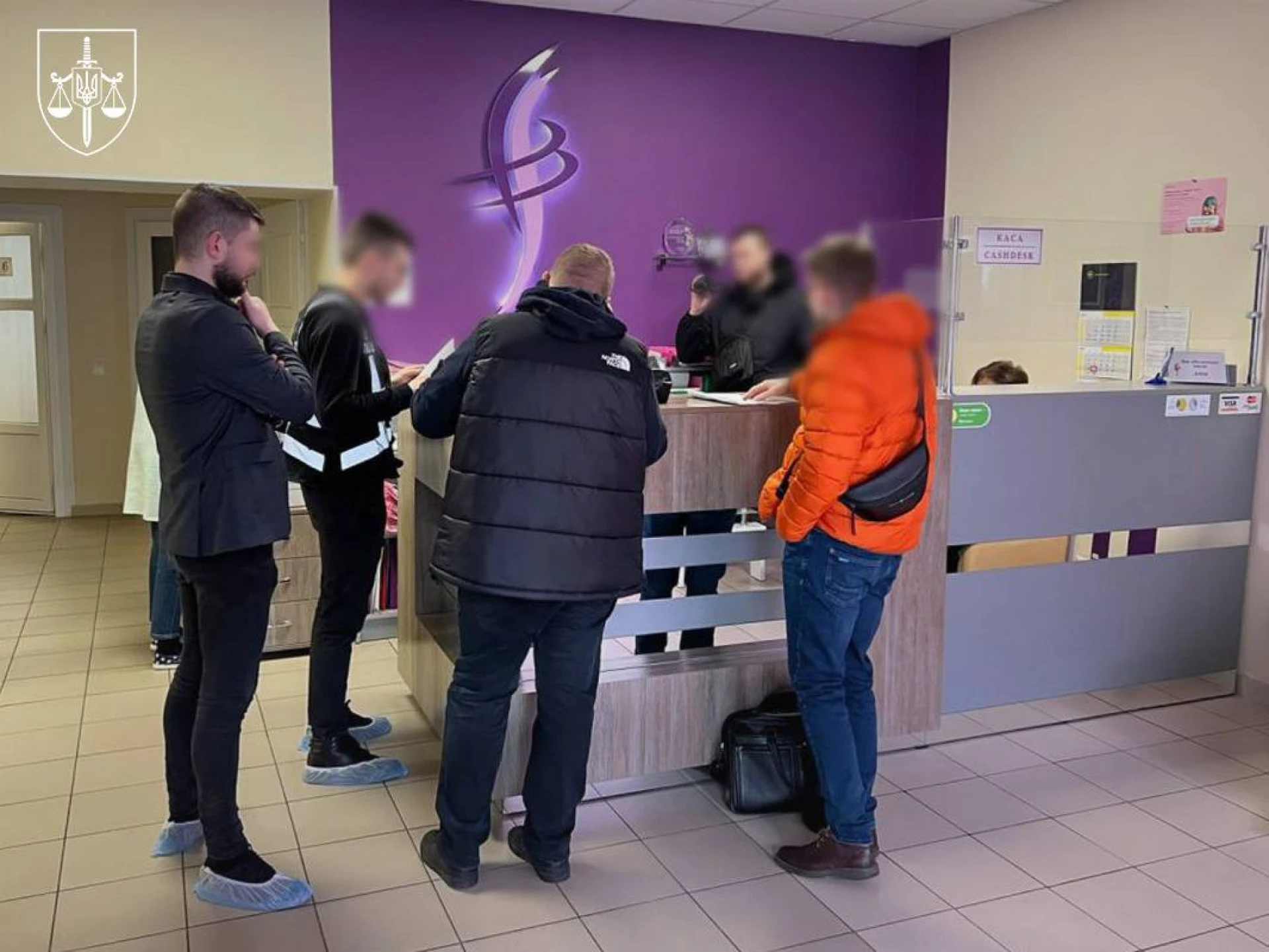 З Німеччини в Україну екстрадували жінку, яка торгувала дітьми під прикриттям сурогатного материнства