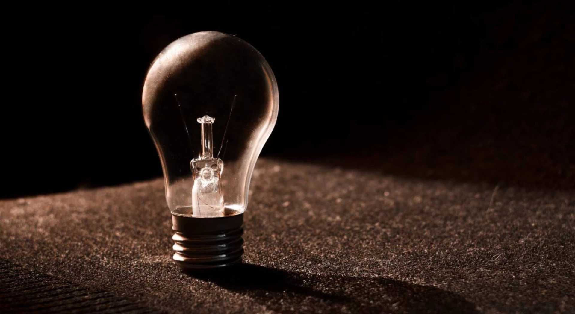 Уся Донеччина залишилася без світла внаслідок обстрілу