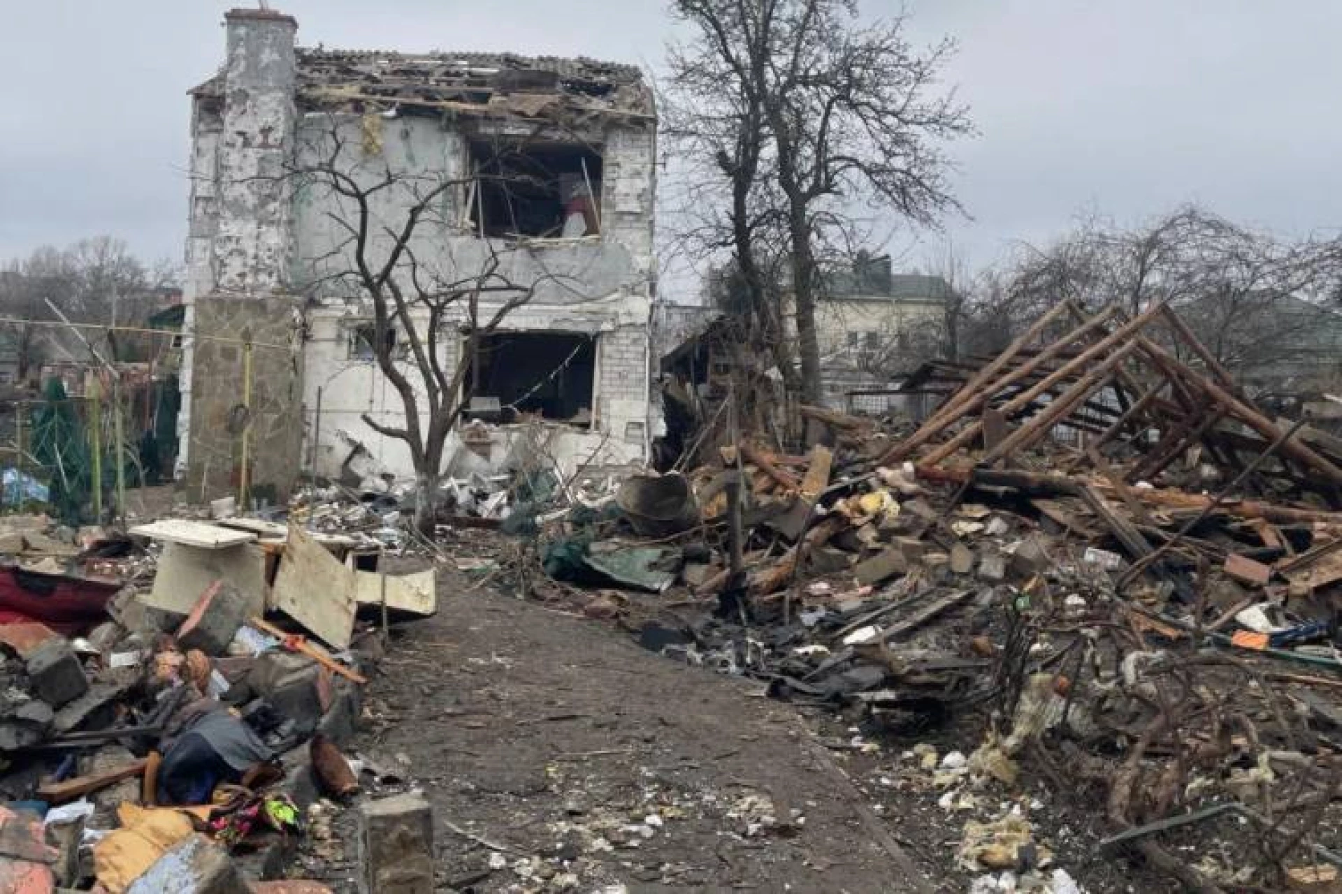 У черкаському виші збирають допомогу викладачці, яка залишилася без житла через атаку дронів