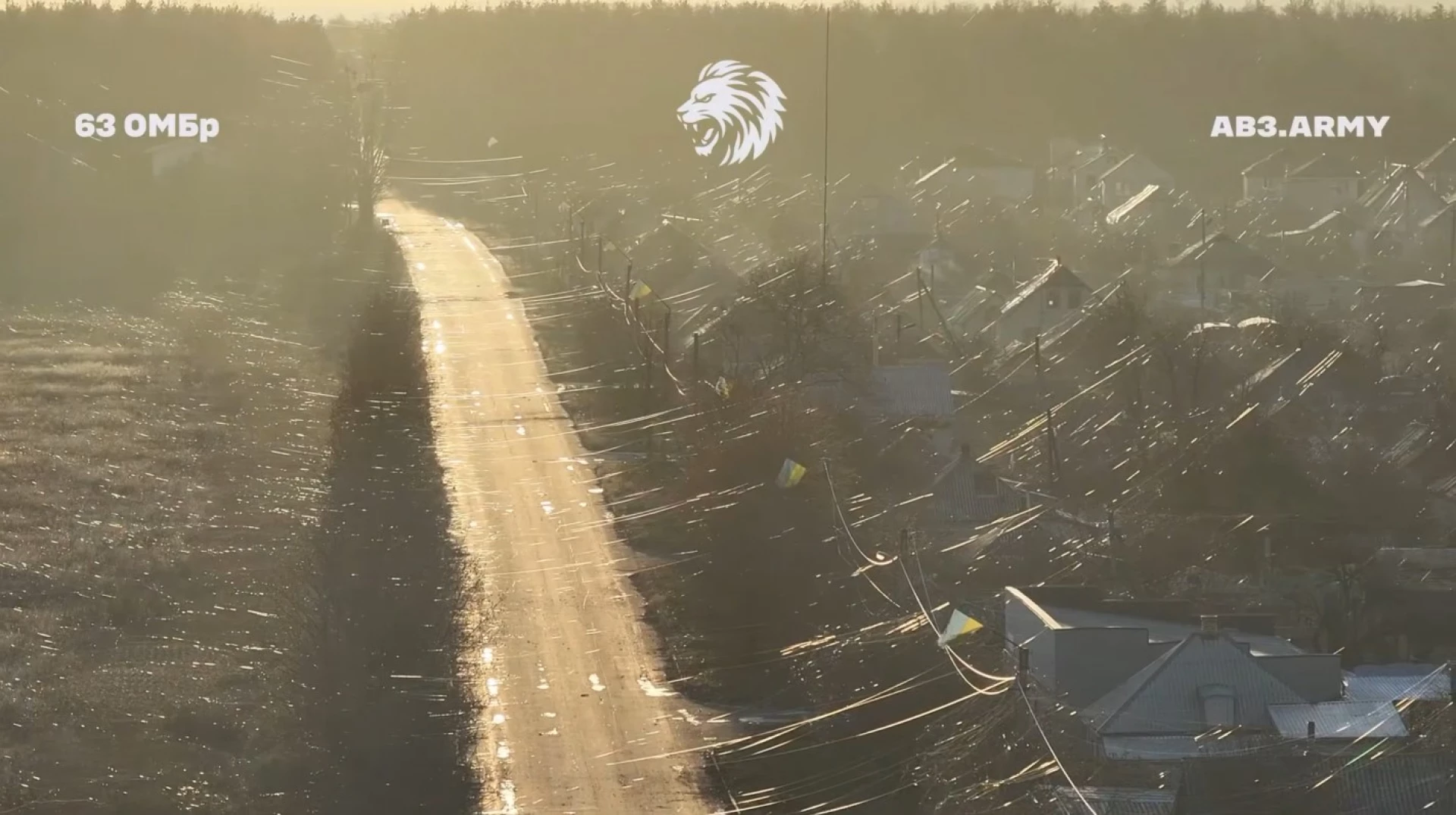 «Павутиння смерті»: 63 ОМБР показала залишки оптоволокна, які оповили місто