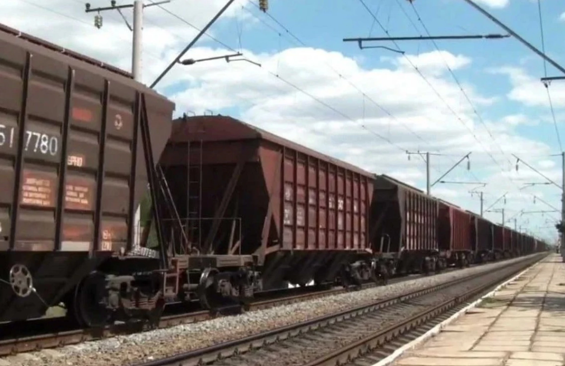 Біля Коростеня, через детонацію ворожого БпЛА, зійшов з колії вантажний поїзд, є постраждалі, поїзди курсують із затримкою