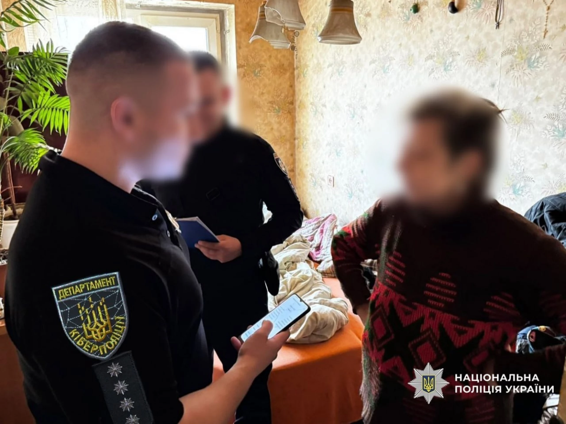 Підробляли судові рішення і списували гроші з рахунків: у Дніпрі викрили шахрайську схему