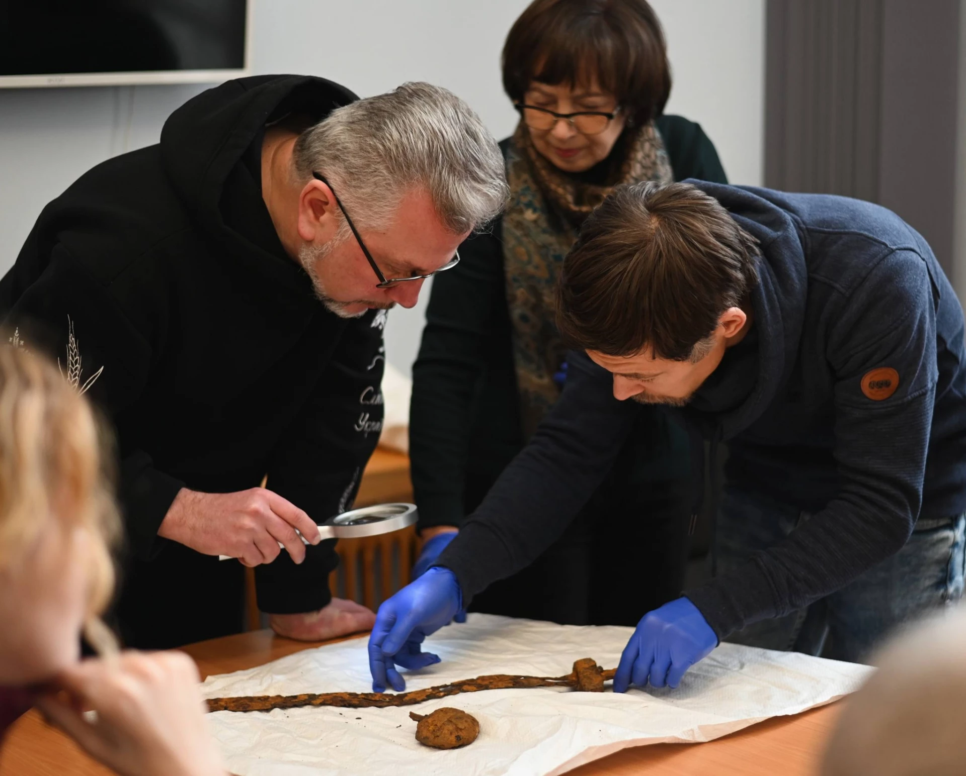 Напередодні Різдва музей історії України отримав унікальний меч часів Київської Русі