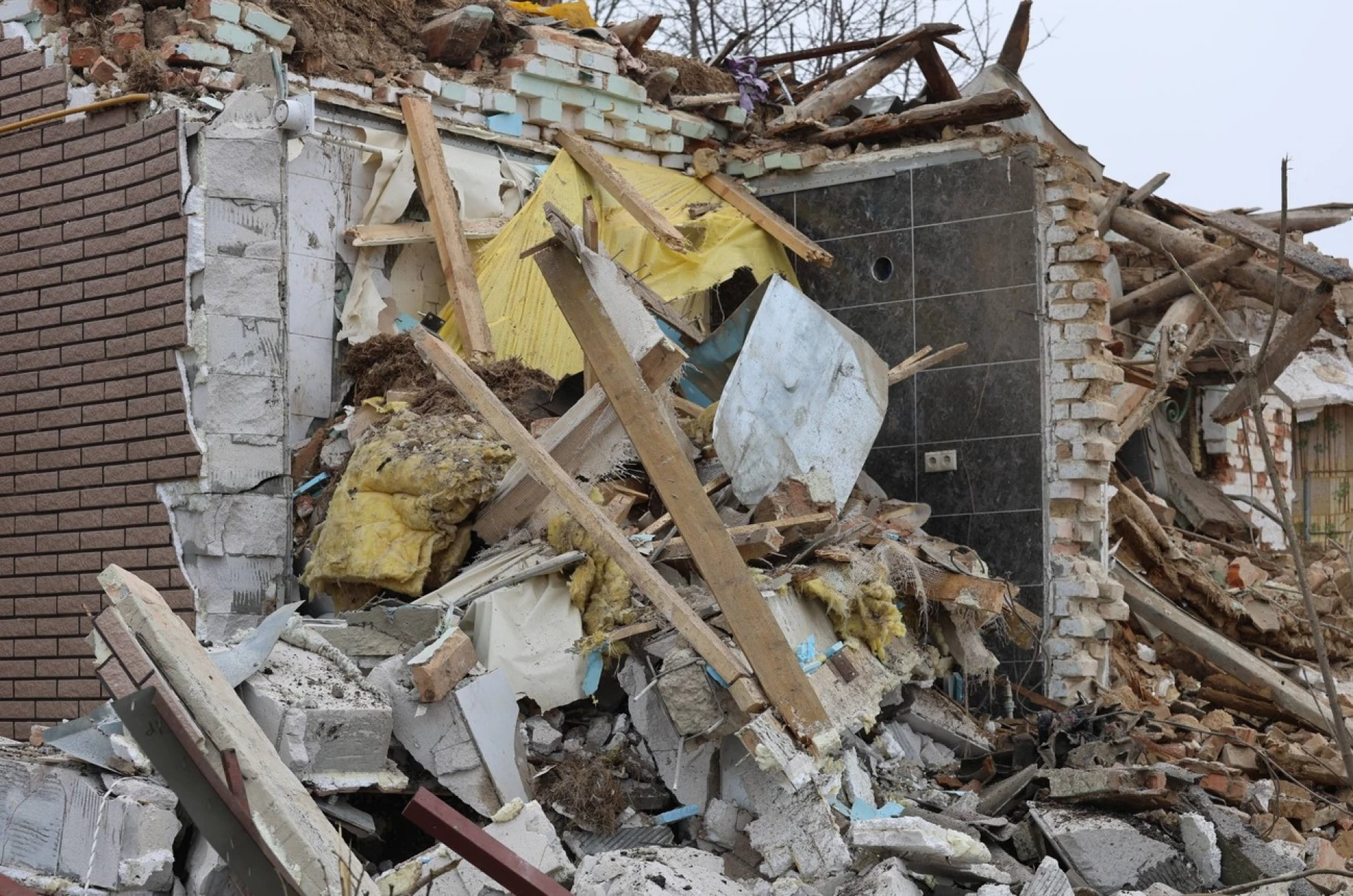 В Умані відкрили штаб після ракетного обстрілу. Людям обіцяють допомогу з розселенням