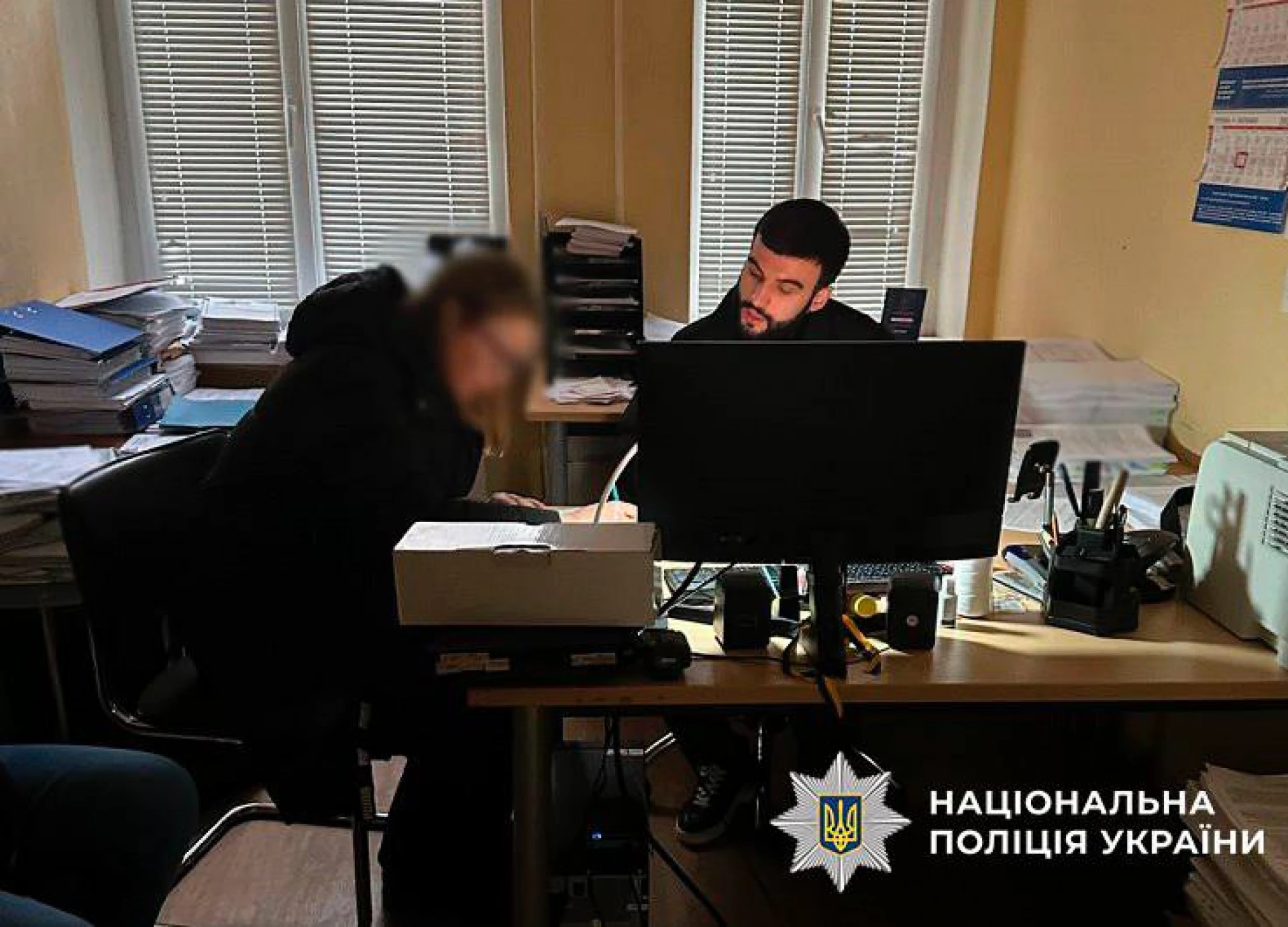 У Києві посадовицю управління освіти підозрюють у переплаті майже 1,9 млн грн за електроенергію