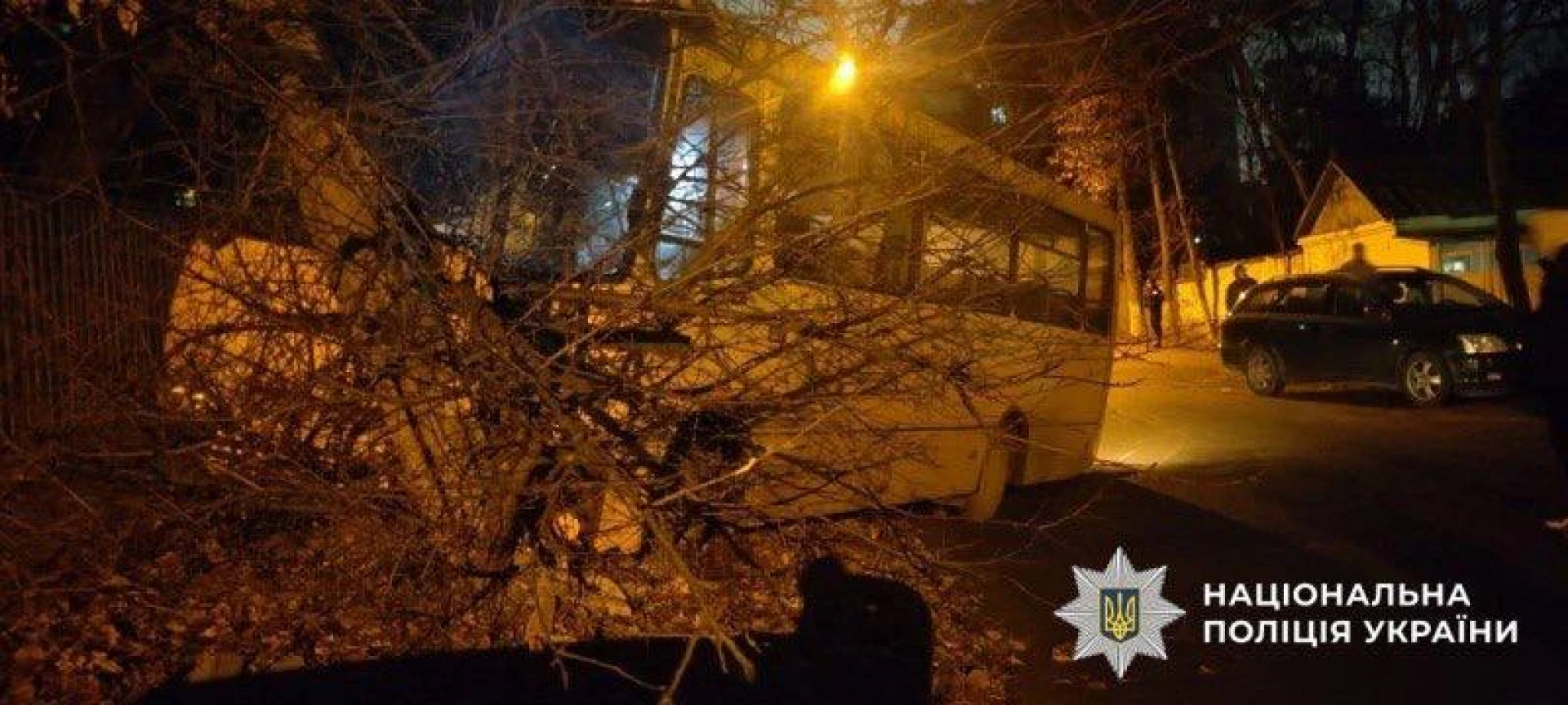 У Києві чоловік викрав автобус і спричинив ДТП