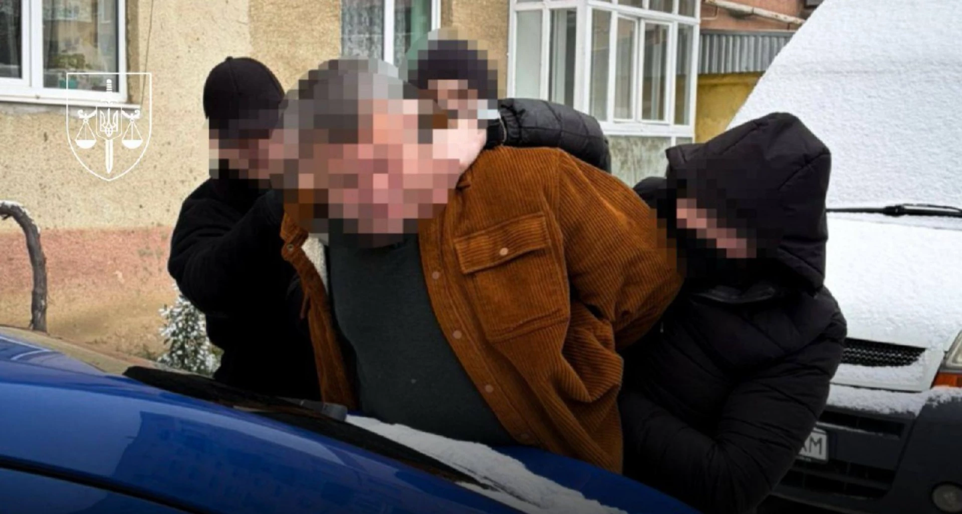 На Закарпатті затримали митника, який налагодив схему ввезення елітних годинників за 5% «кешбеку» на власний рахунок