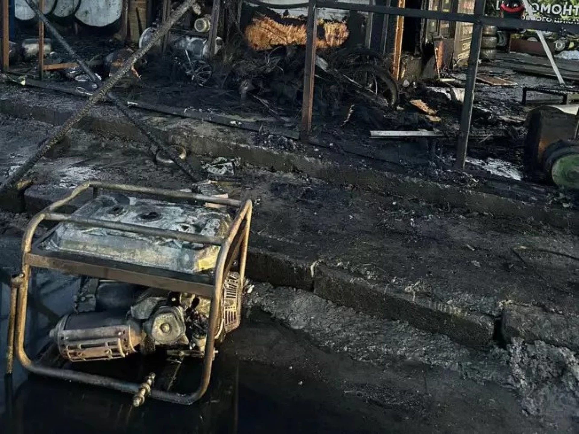 У Києві через загоряння генератора спалахнув шиномонтаж