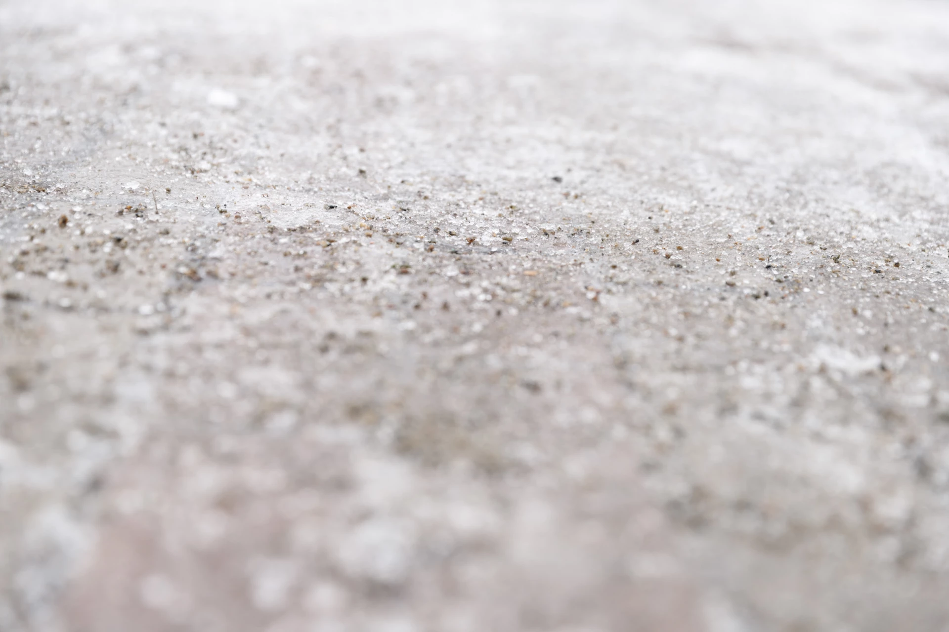 У Києві прибудинкові території очищають 2,9 тис. комунальників