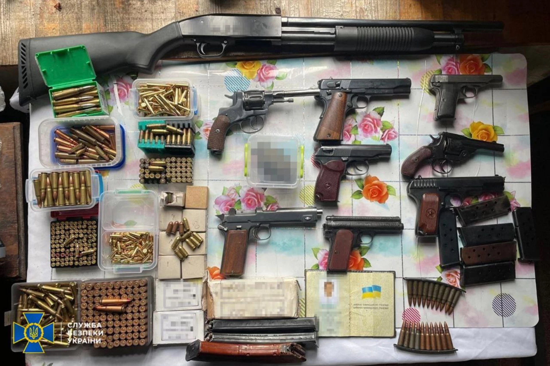 На Київщині викрили мережу нелегальної торгівлі трофейною зброєю