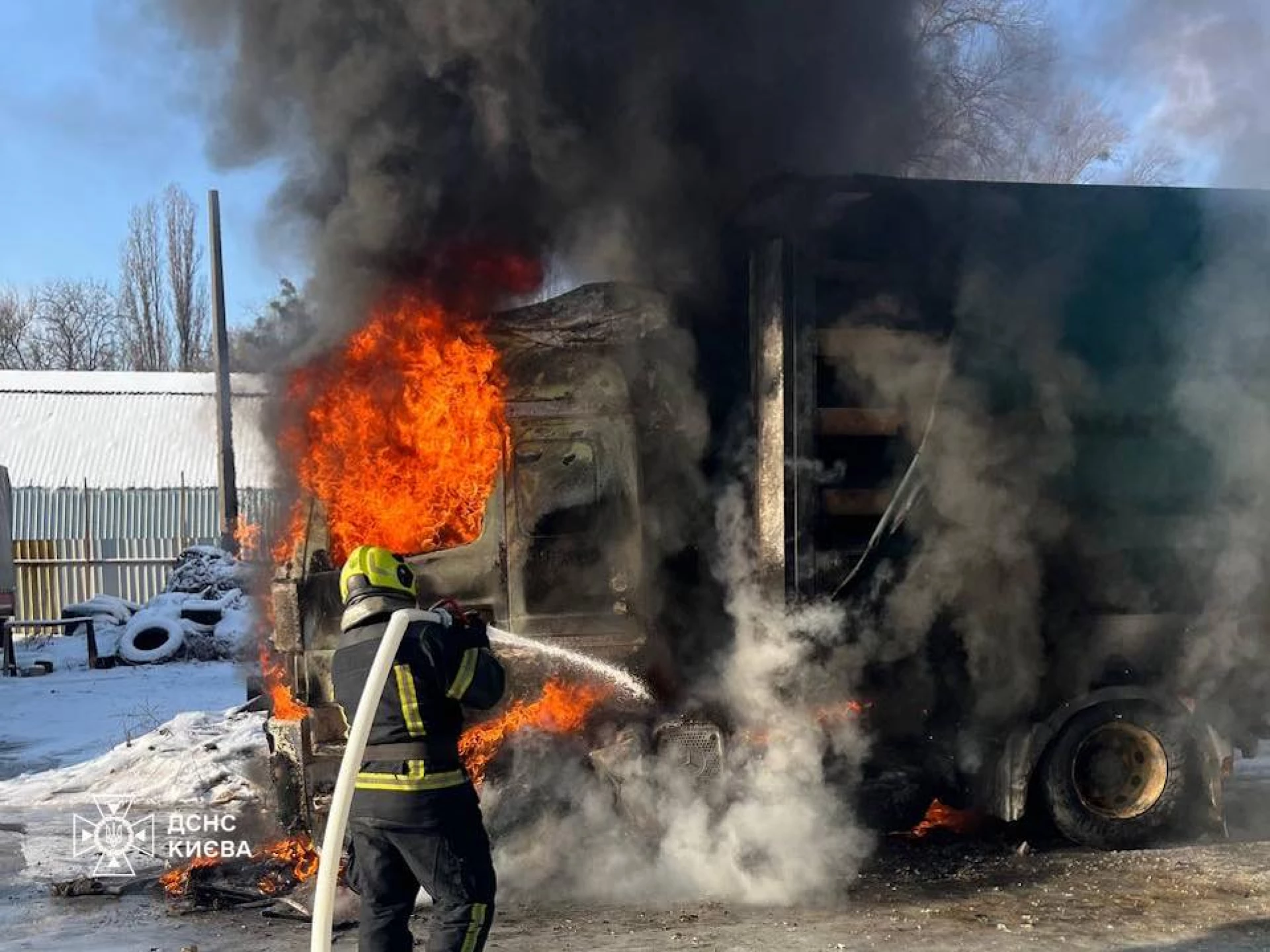 У Києві горіла вантажівка