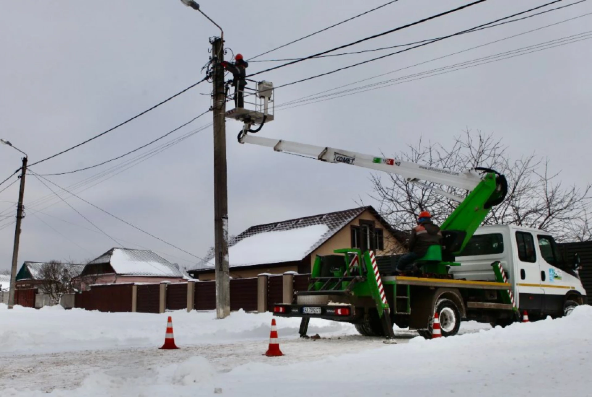 Влада запроваджує щомісячні доплати енергетикам, які працюють у ремонтно-відновлювальних бригадах