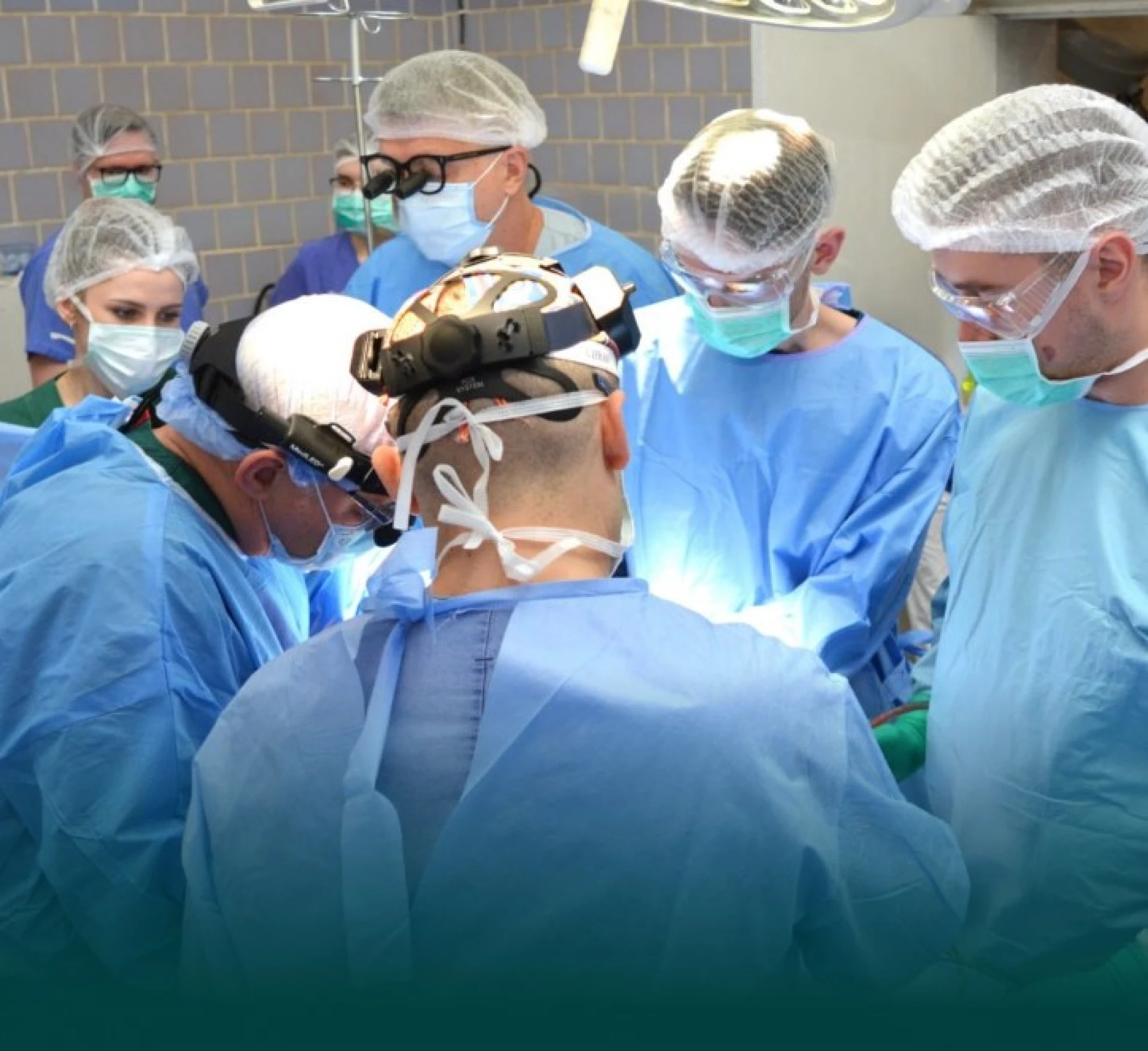 Команда столичних та запорізьких медиків врятувала чоловіка, який чекав на донорське серце