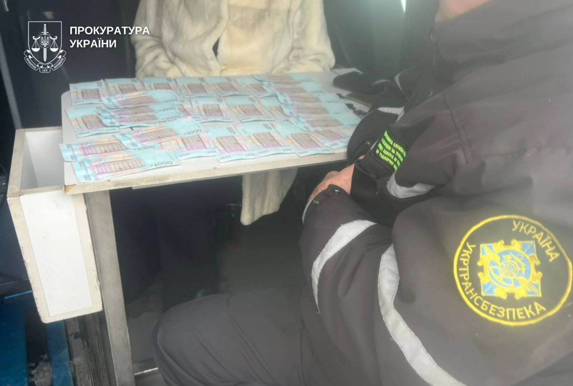 Вимагав 50 тисяч: посадовця Укртрансбезпеки на Черкащині викрили у корупції