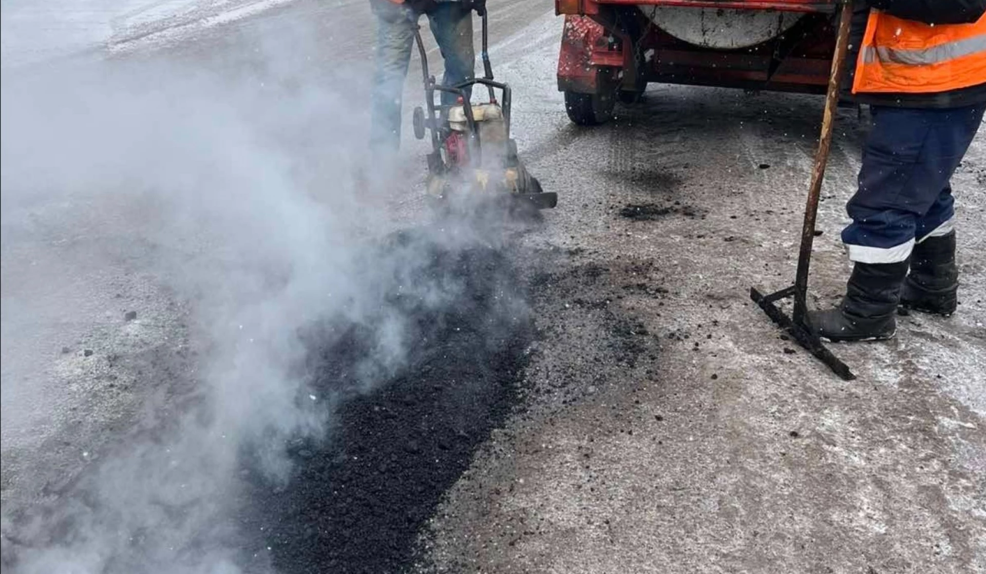 На 5 вулицях Черкас «залатали» ями