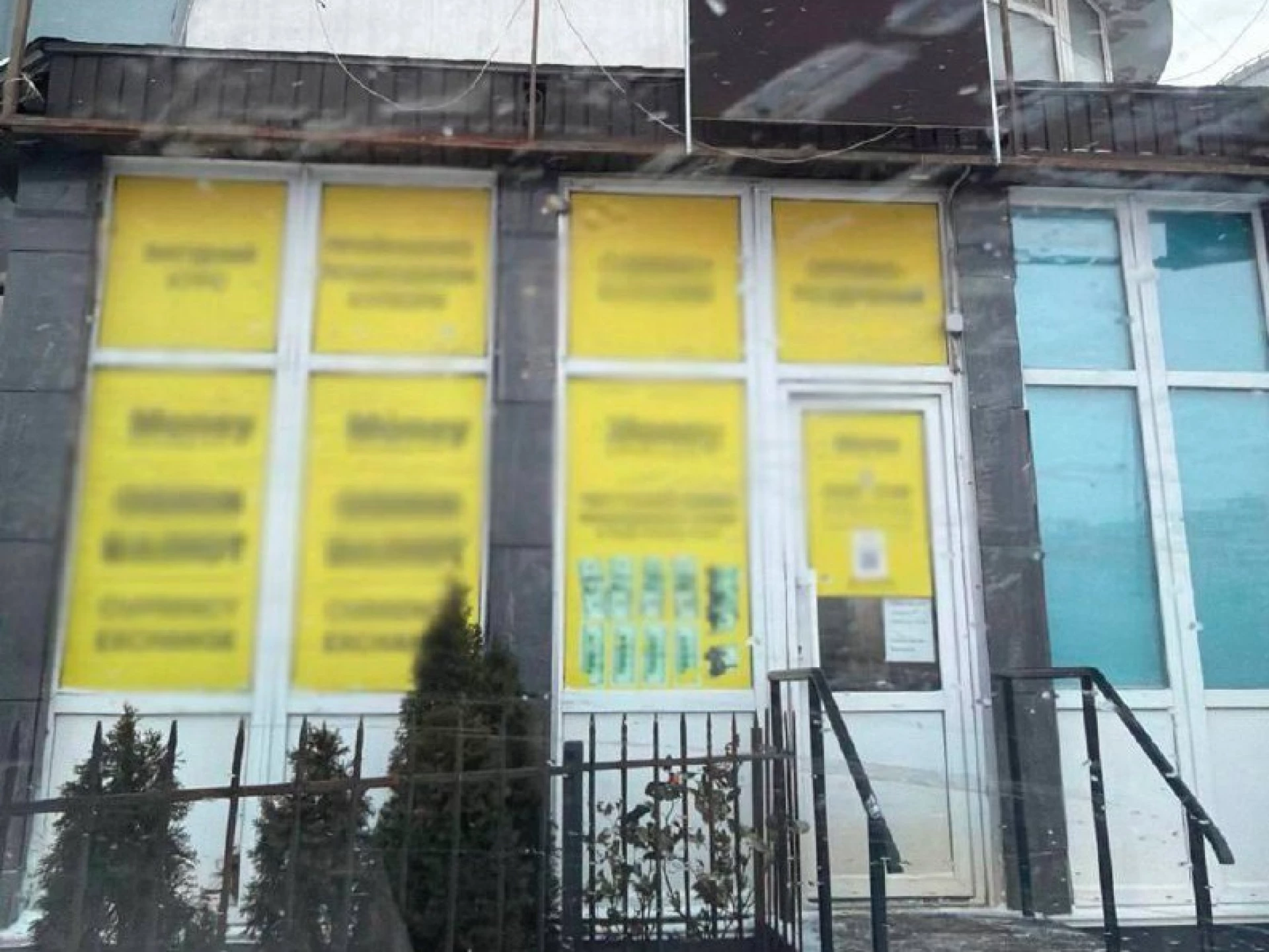 У Києві затримали чоловіка, який з іграшковим пістолетом намагався пограбувати пункти обміну валют