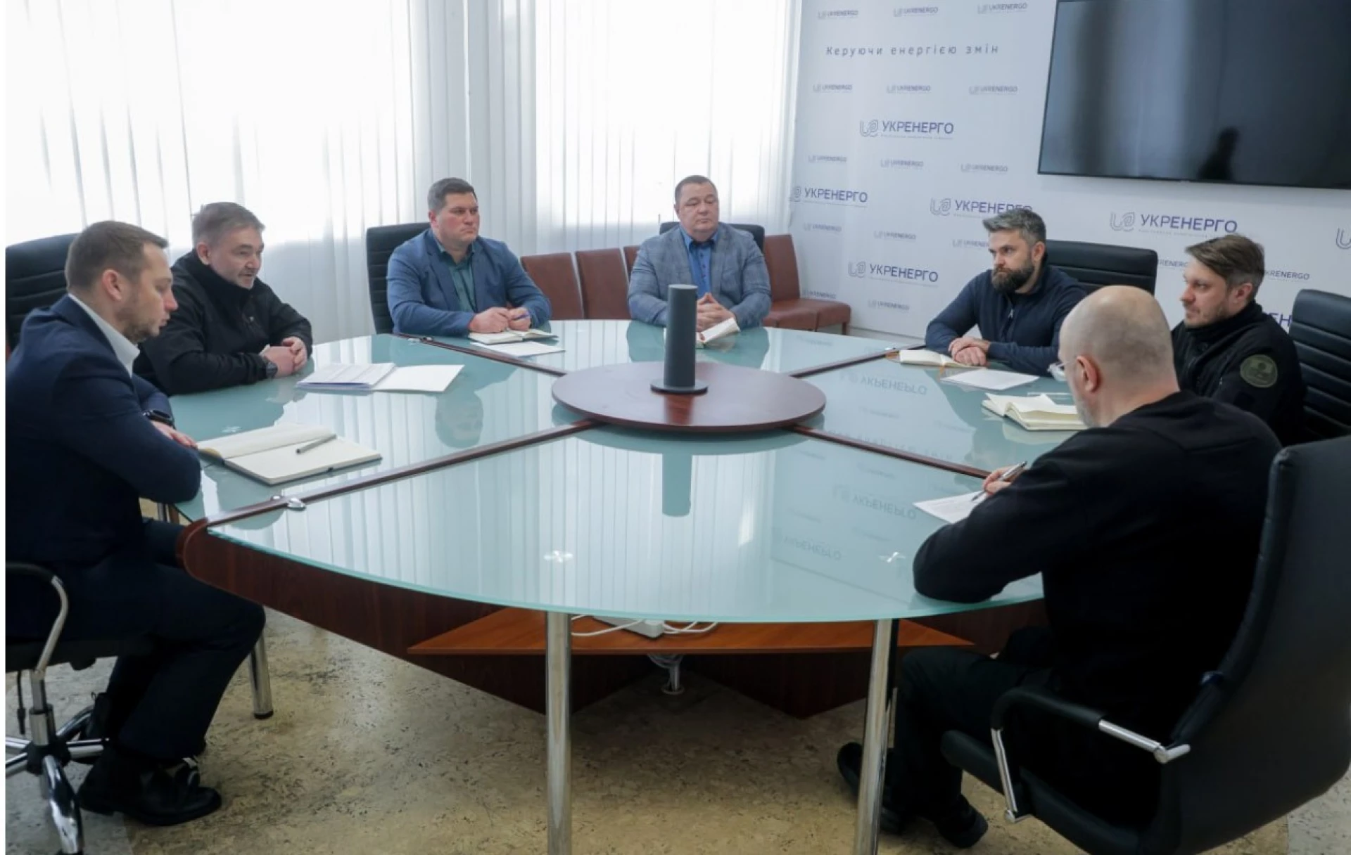 Денис Шмигаль на зустрічі з правлінням НЕК «Укренерго» доручив збільшити технічні можливості для імпорту електроенергії в Україну