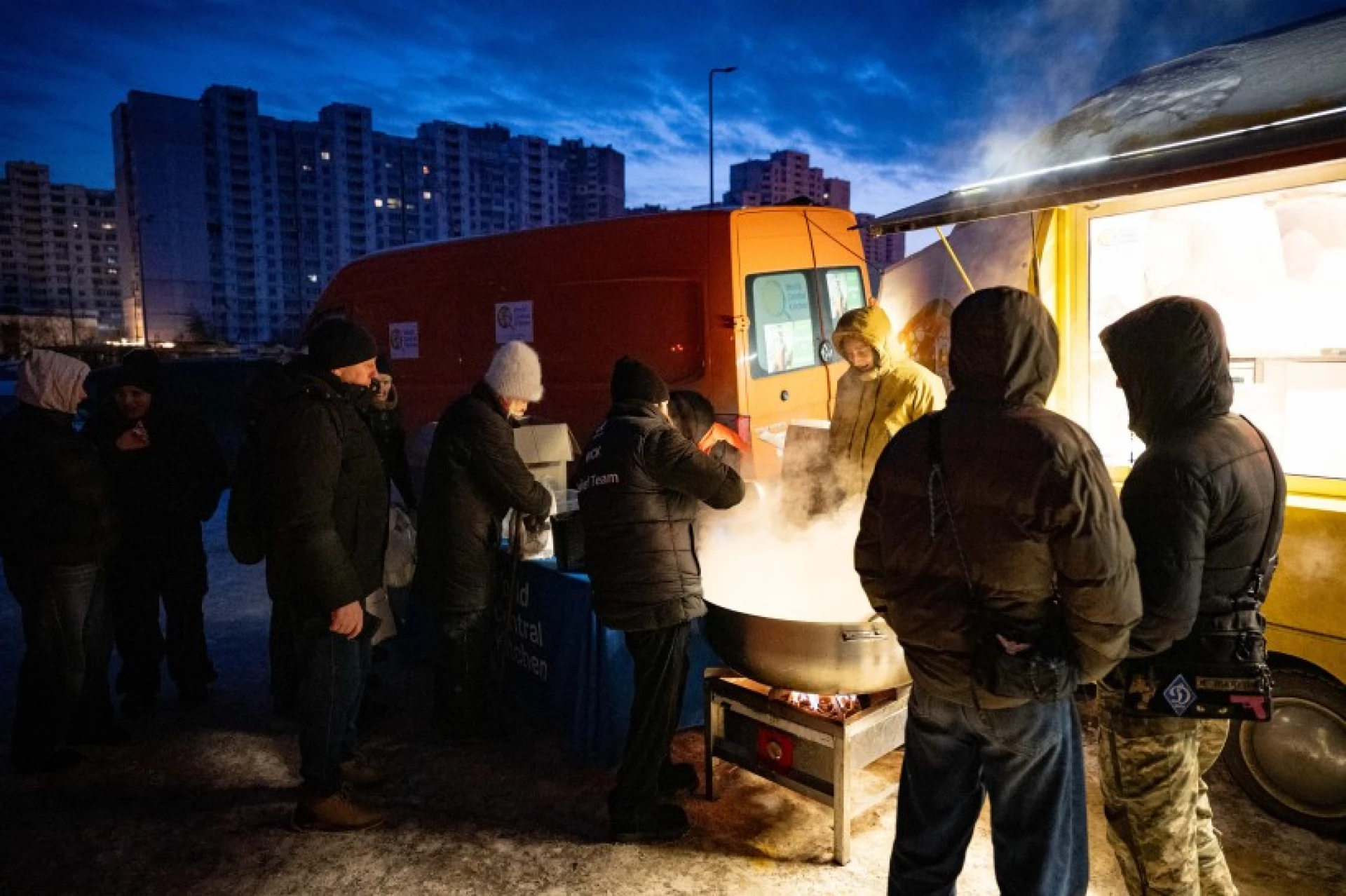 Уряд розгортає мережу гарячого харчування для киян і мешканців області